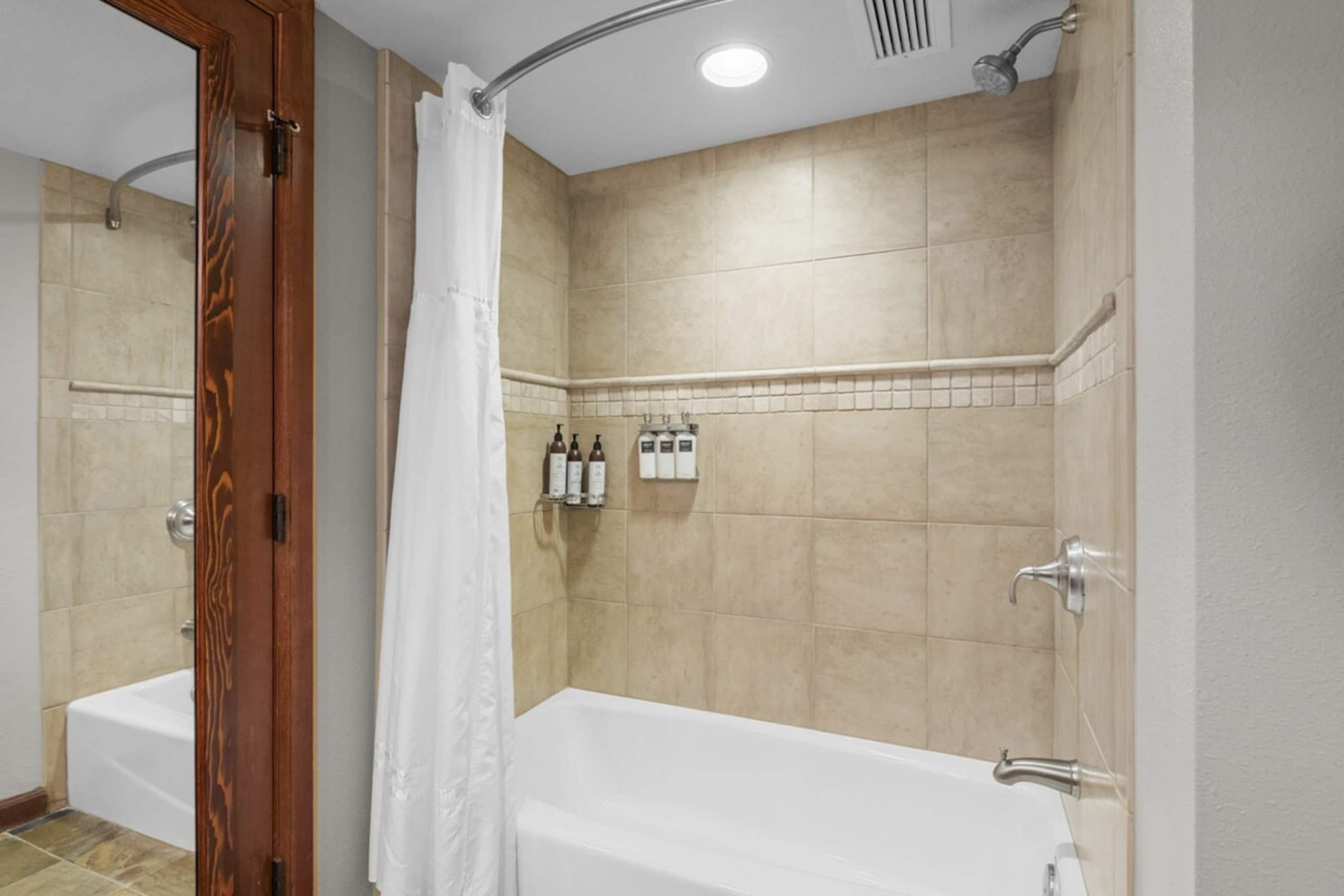 Resort Perks Everline Corner Retreat w/ 3 Units - Photo 17