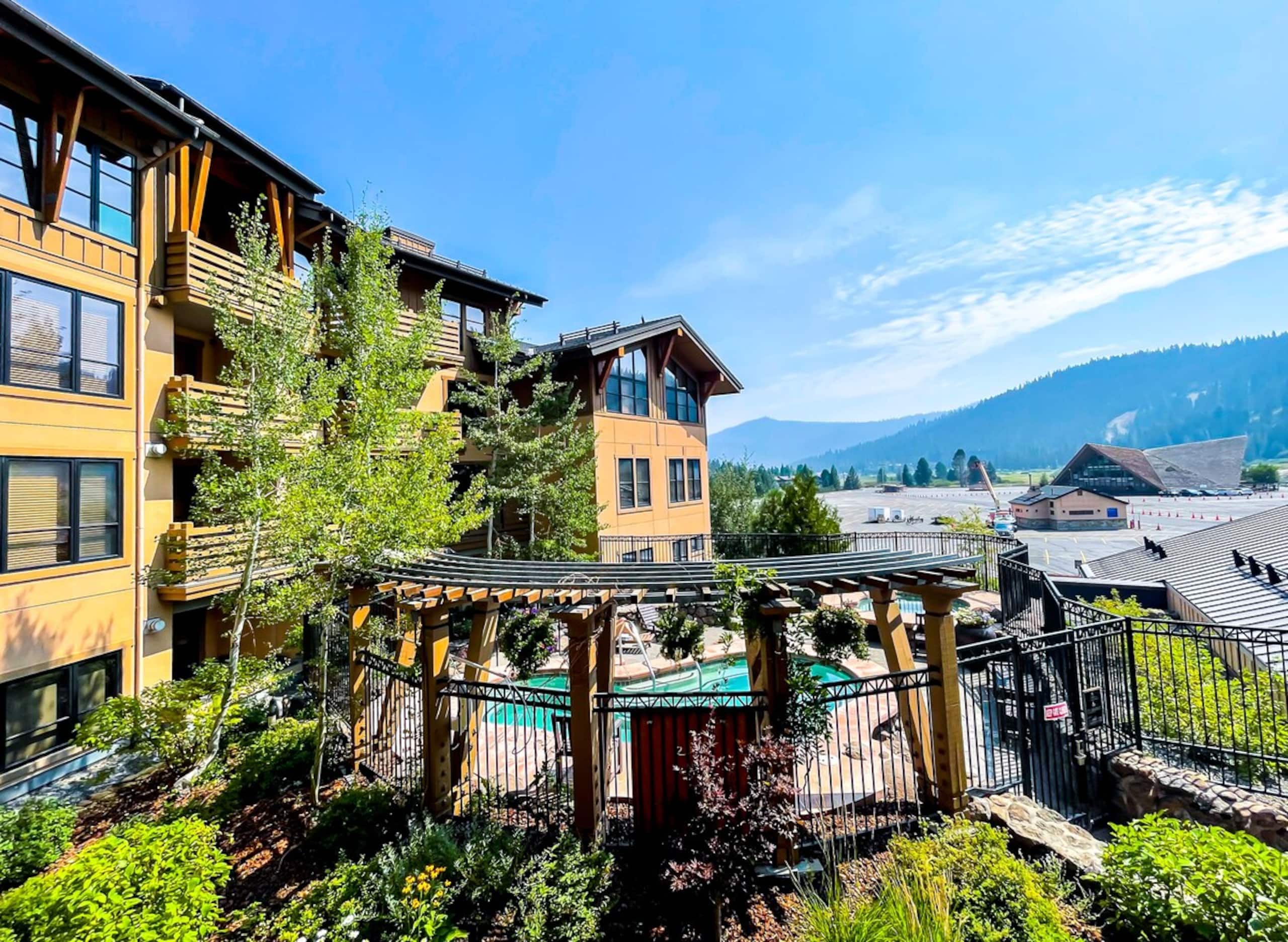 Top 5% Guest Favorite, Ski-in/out 1BR, Parking - Photo 20