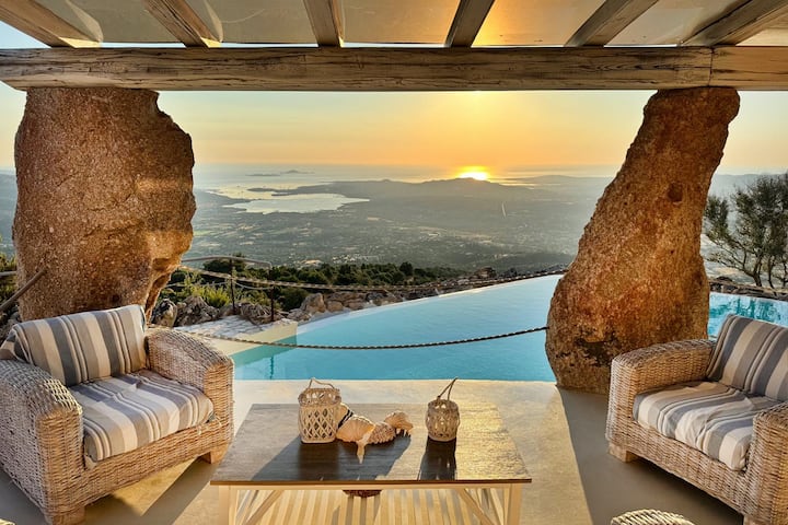 Villa Sospesa Tra Cielo E Mare Della Costasmeralda - Olbia