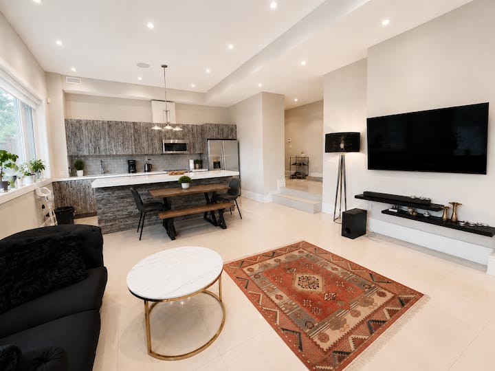 Spacious 2br Suite In Richmond Hill + Free Parking - Vaughan