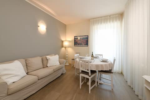 Top performing Airbnb: Comfort and style in the historic core in Desenzano Del Garda
