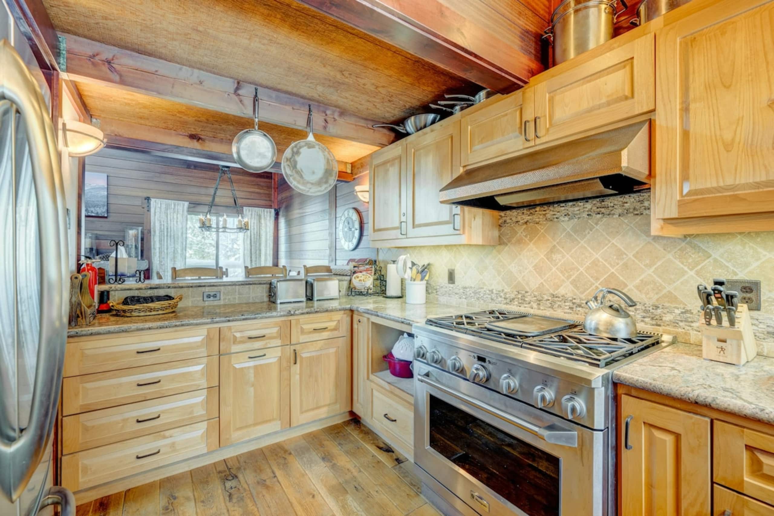 Rusti-Chic 3BR, Balcony, Pool - Photo 9