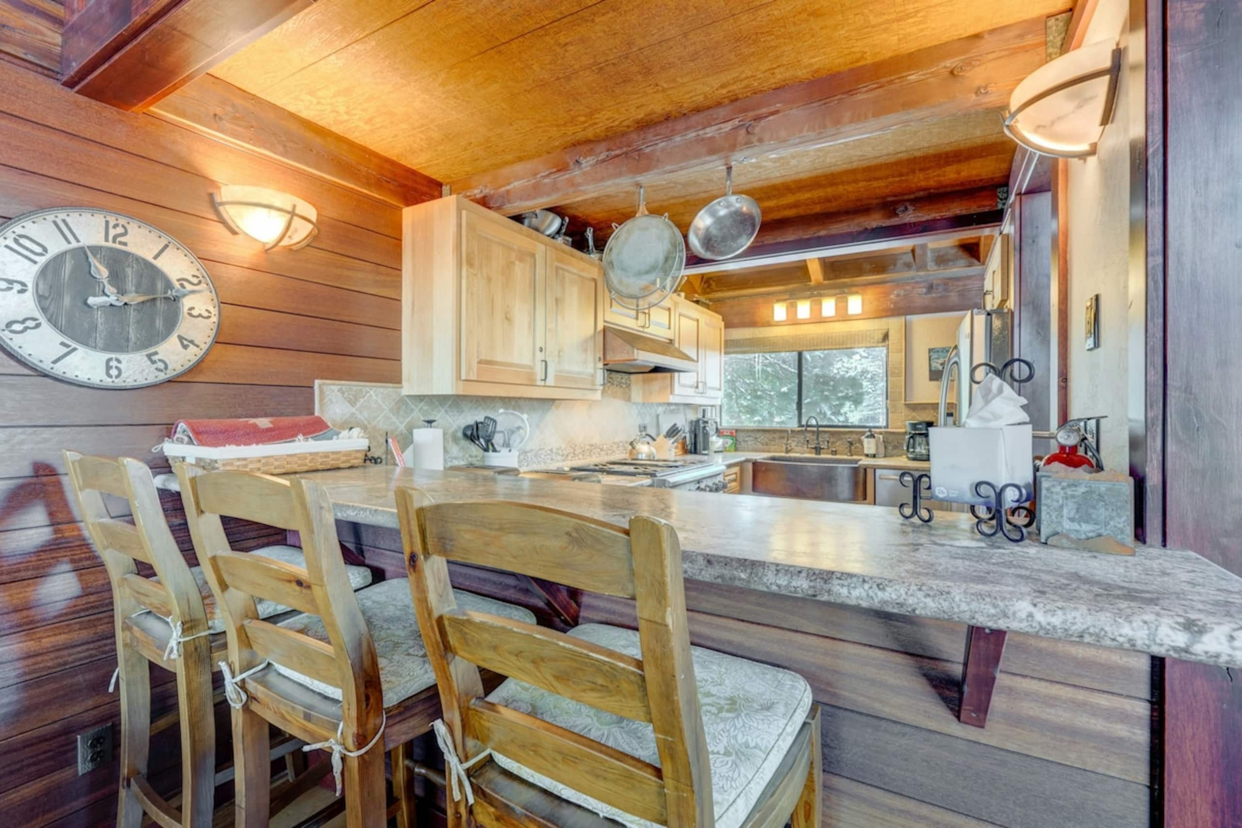 Rusti-Chic 3BR, Balcony, Pool - Photo 7
