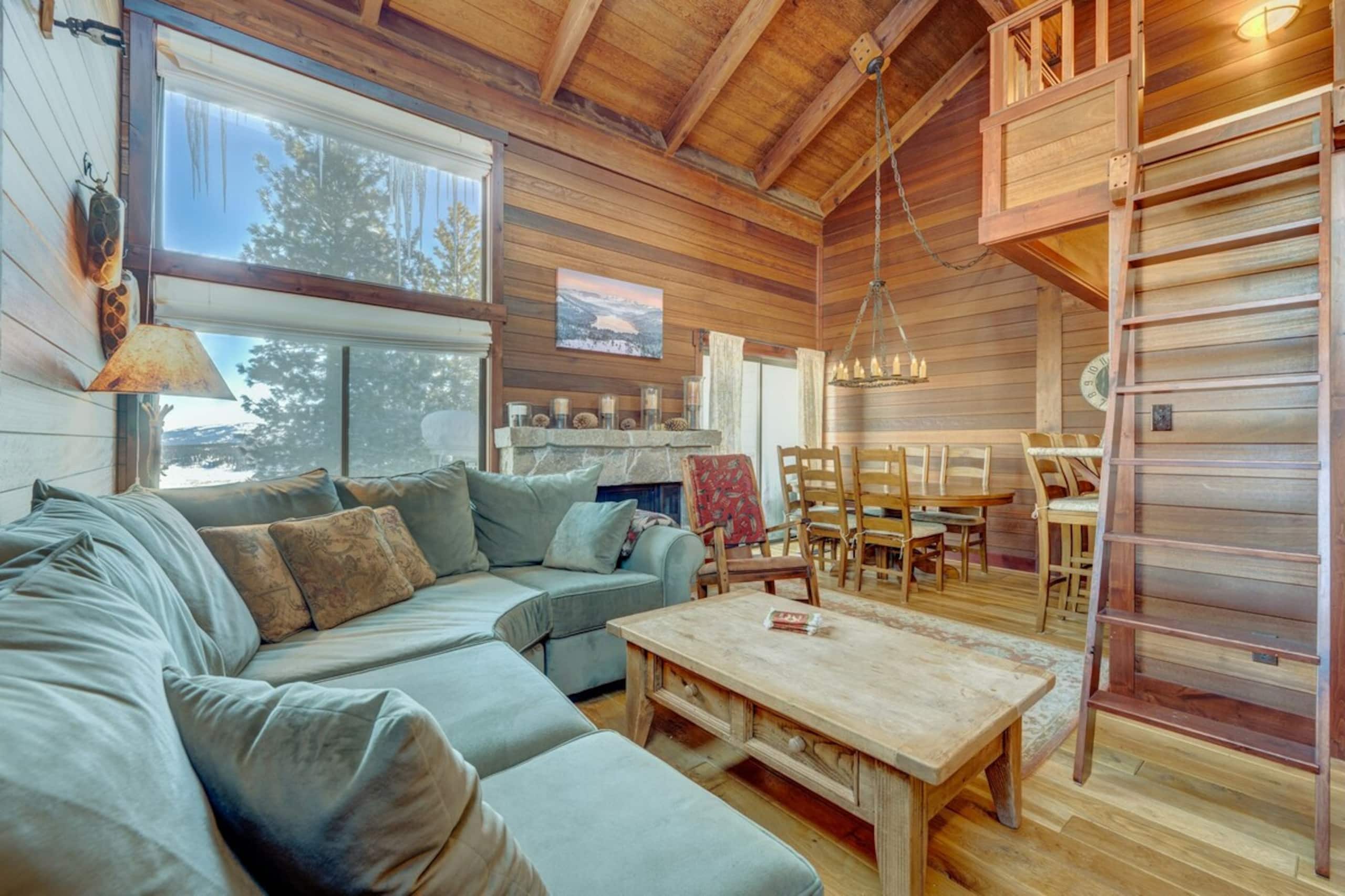 Rusti-Chic 3BR, Balcony, Pool - Photo 1