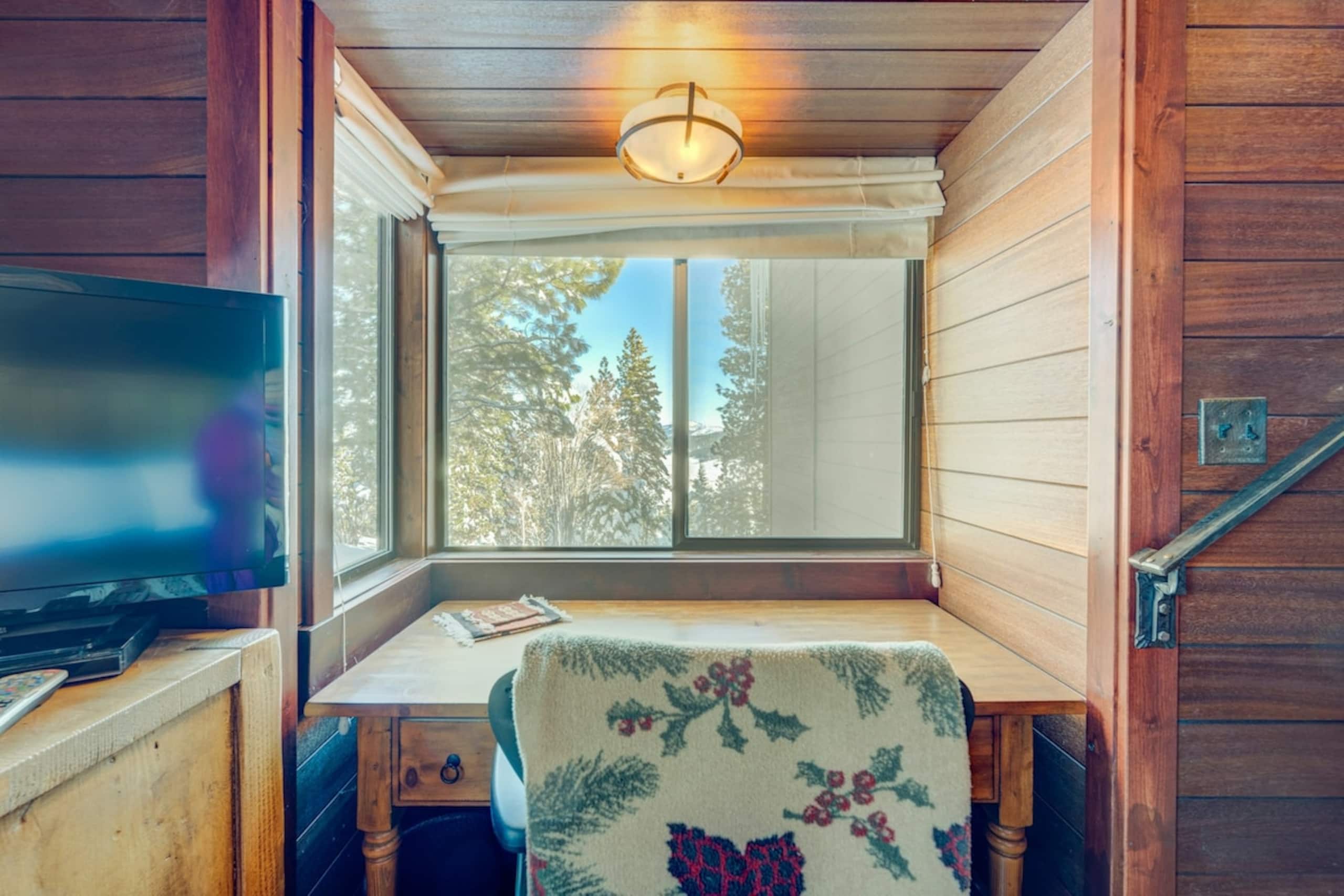 Rusti-Chic 3BR, Balcony, Pool - Photo 16