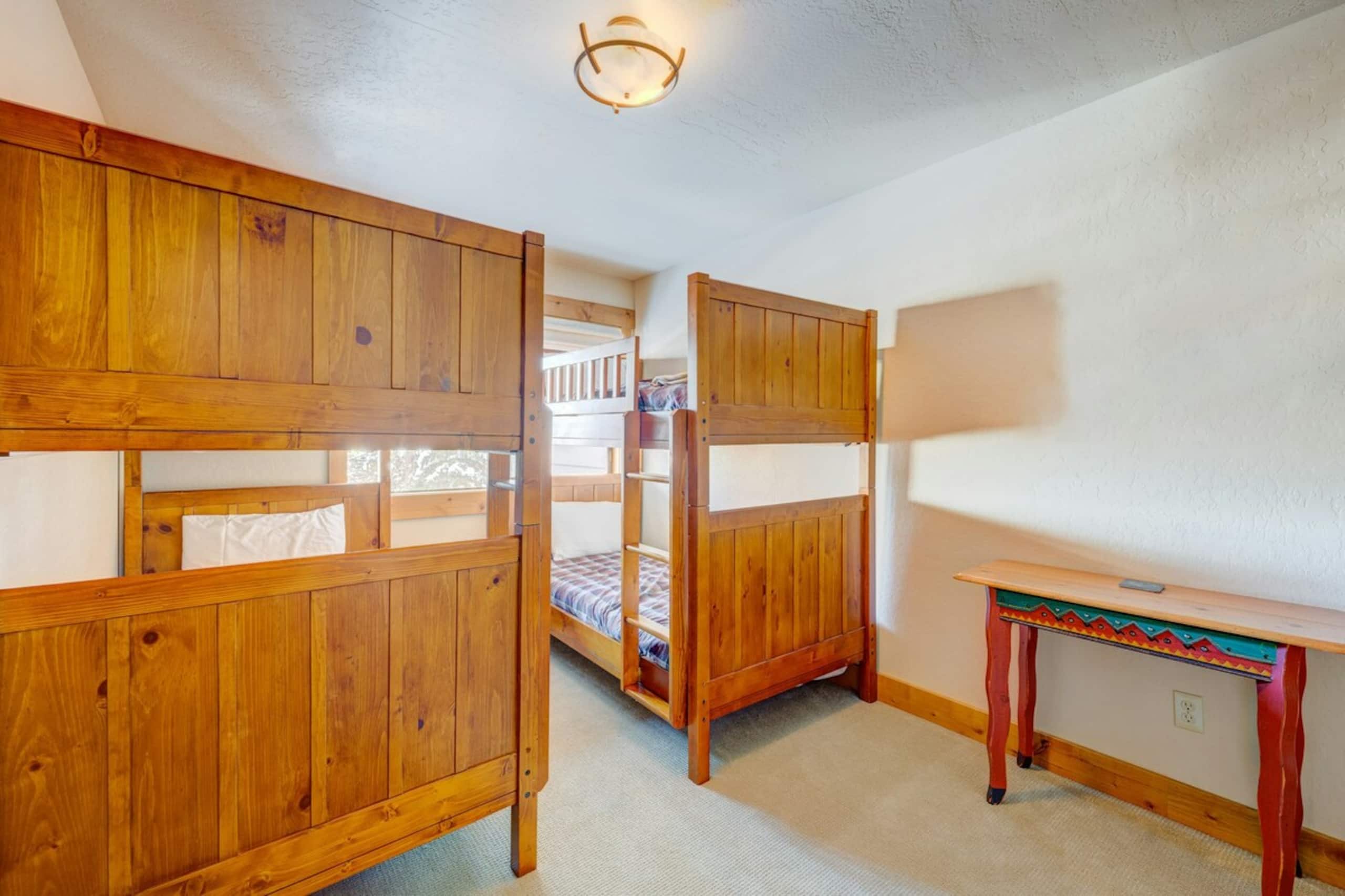 Rusti-Chic 3BR, Balcony, Pool - Photo 22