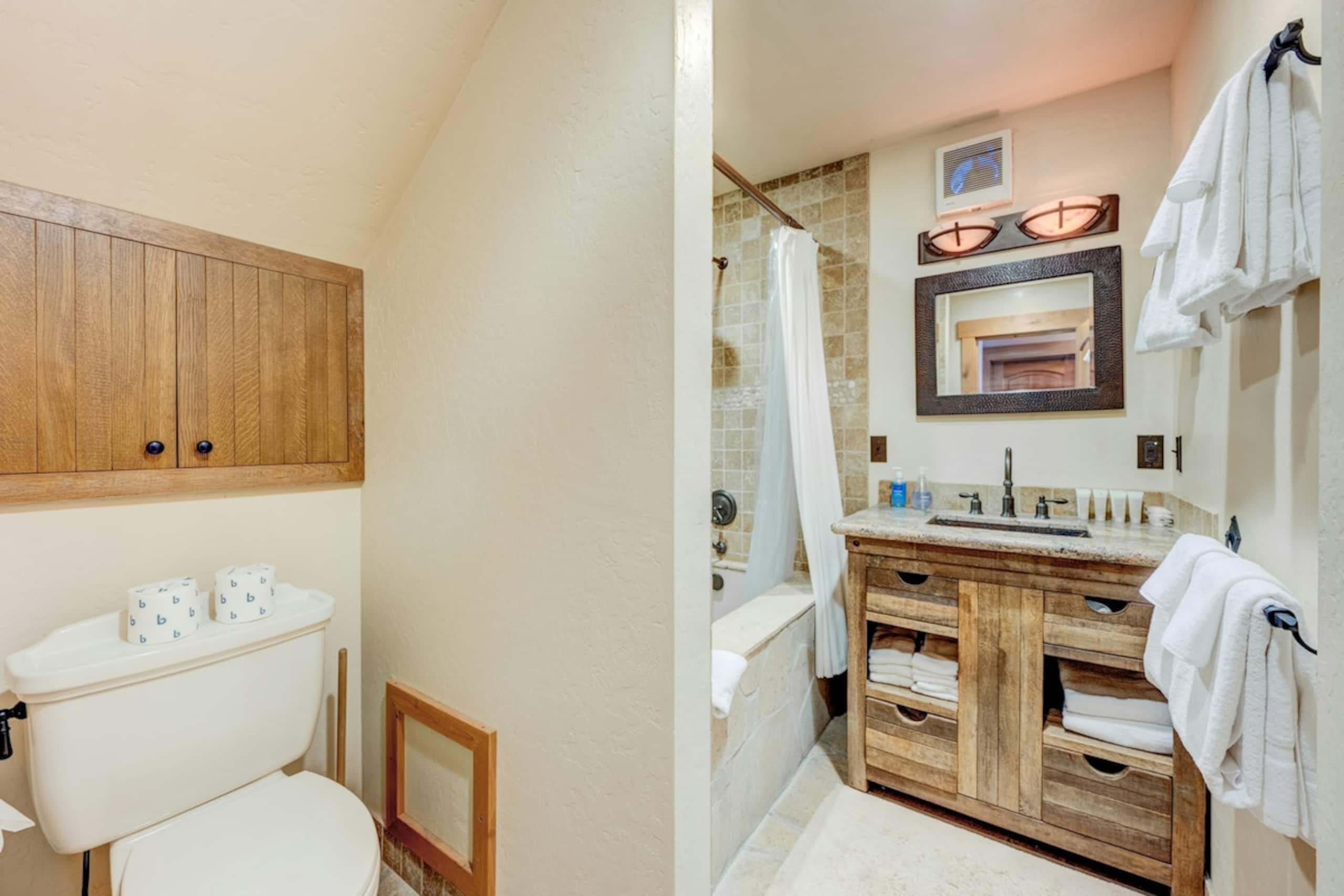 Rusti-Chic 3BR, Balcony, Pool - Photo 14