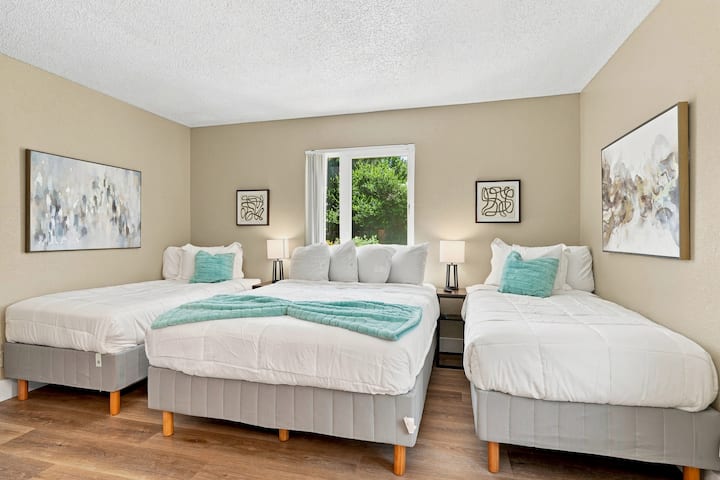4 Bedroom Sparks|2 Bath|sleeps 13 - Sparks, NV