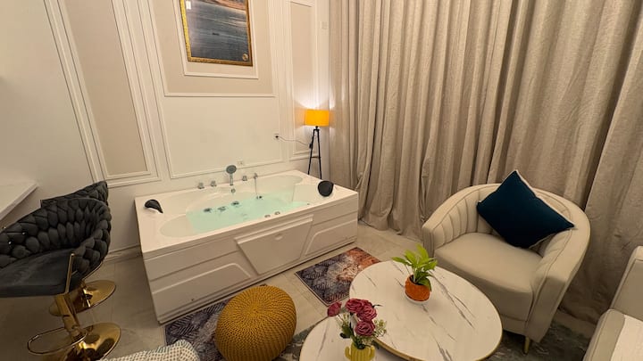 The Halo Loft Ii | Jacuzzi | Skyline Views | M3m - Manesar