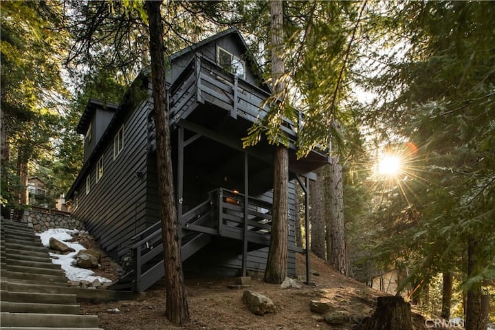 New Treetop Terrace | Firepit, Bbq, Decks - San Bernardino, CA