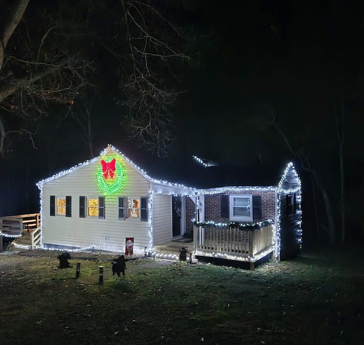 Christmas Cottage At Austin Farm - Crozet, VA