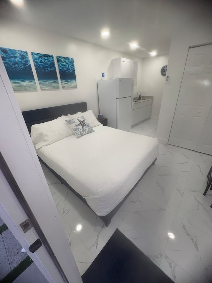 Cozy And Private Studio In West Palm Beach - West Palm Beach, FL