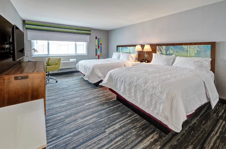 Stylish 2 Queen Hotel Suite W/ Breakfast - Encinitas, CA