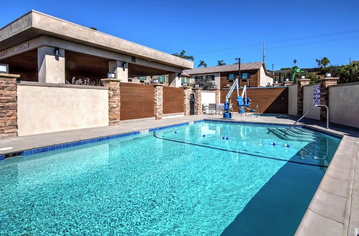 Stylish 2 Separate Hotel Suites W/ Breakfast - Encinitas, CA