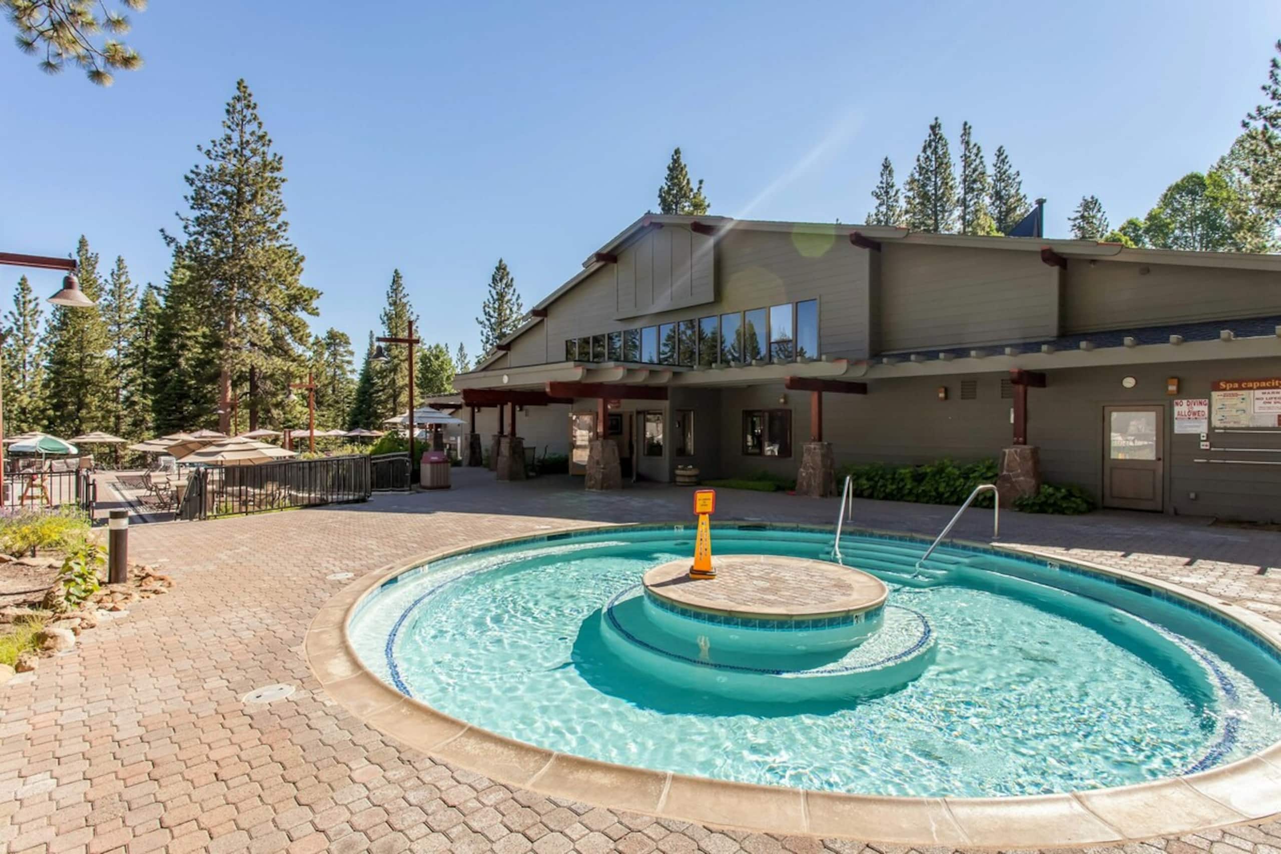 Sophisticated 2BR Mountainview, Balcony, Pool - Main photo
