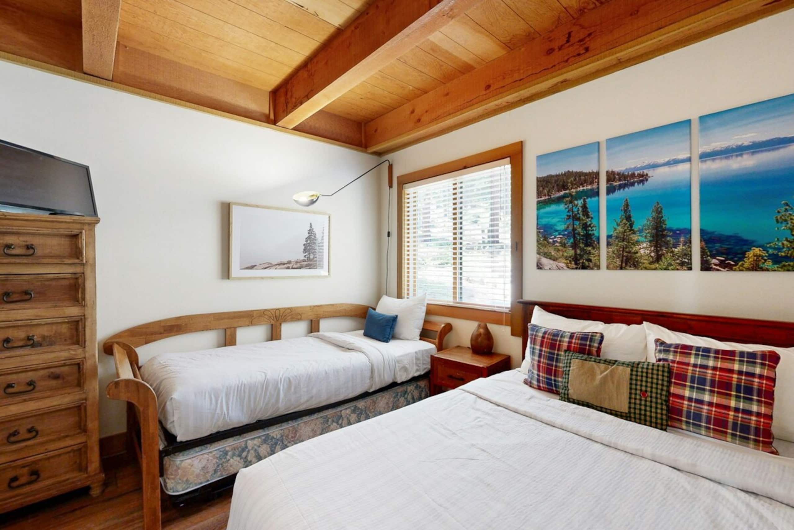 Sophisticated 2BR Mountainview, Balcony, Pool - Photo 14