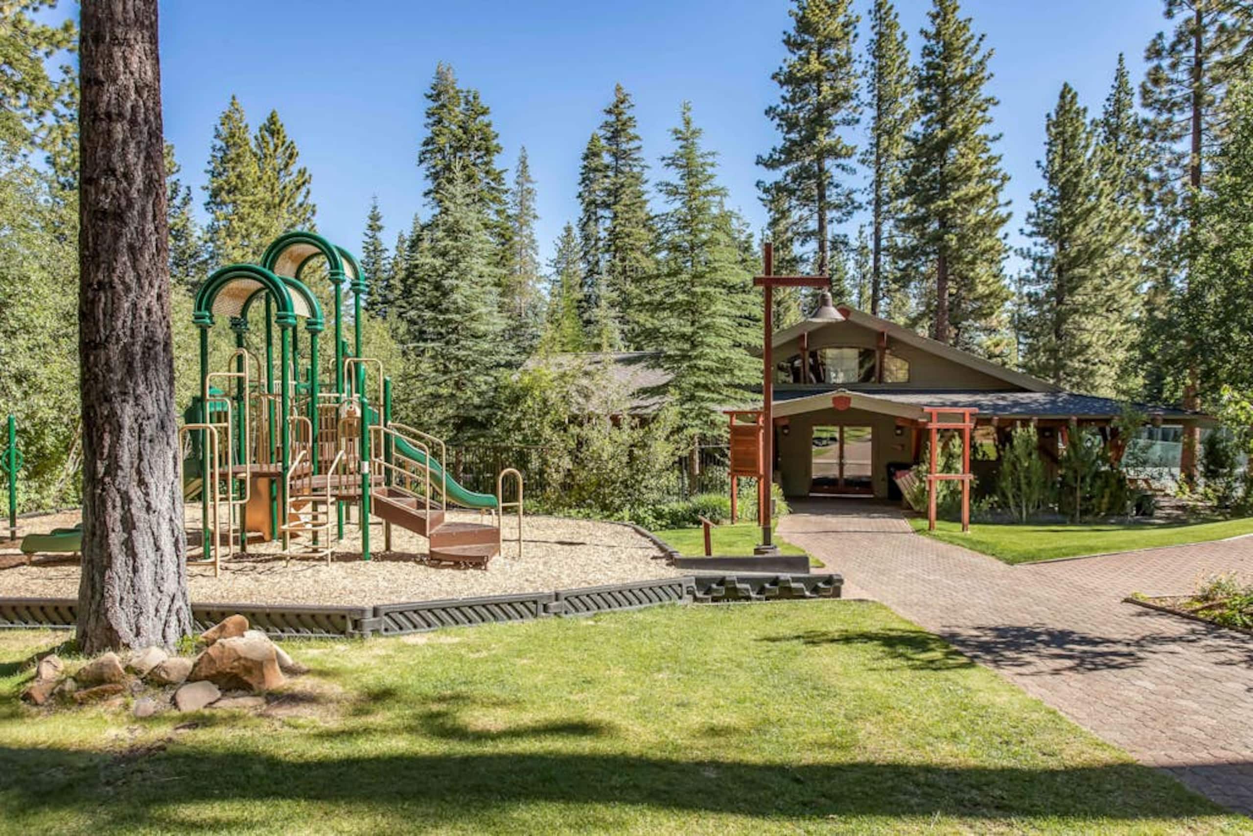 Sophisticated 2BR Mountainview, Balcony, Pool - Photo 23