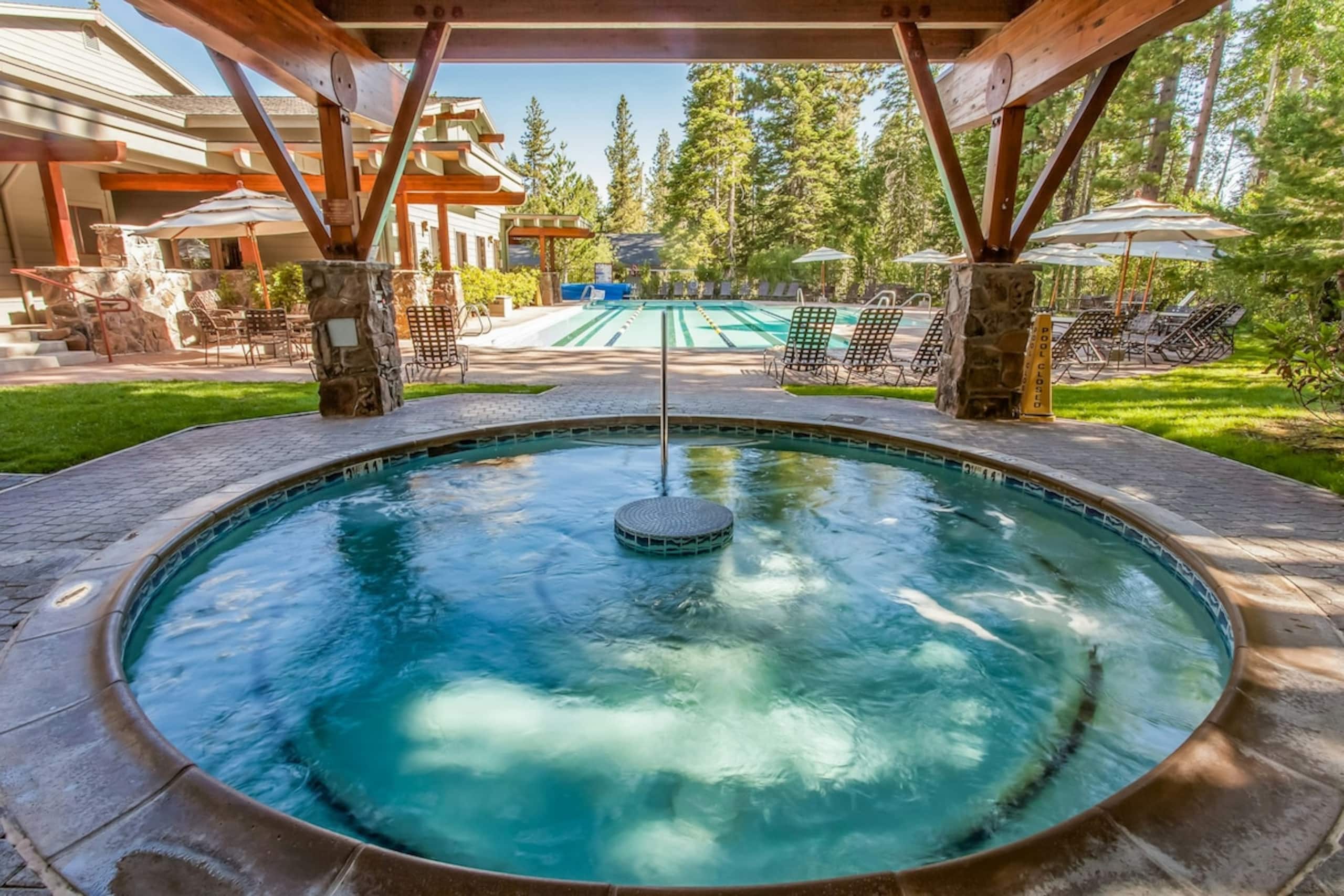 Sophisticated 2BR Mountainview, Balcony, Pool - Photo 22