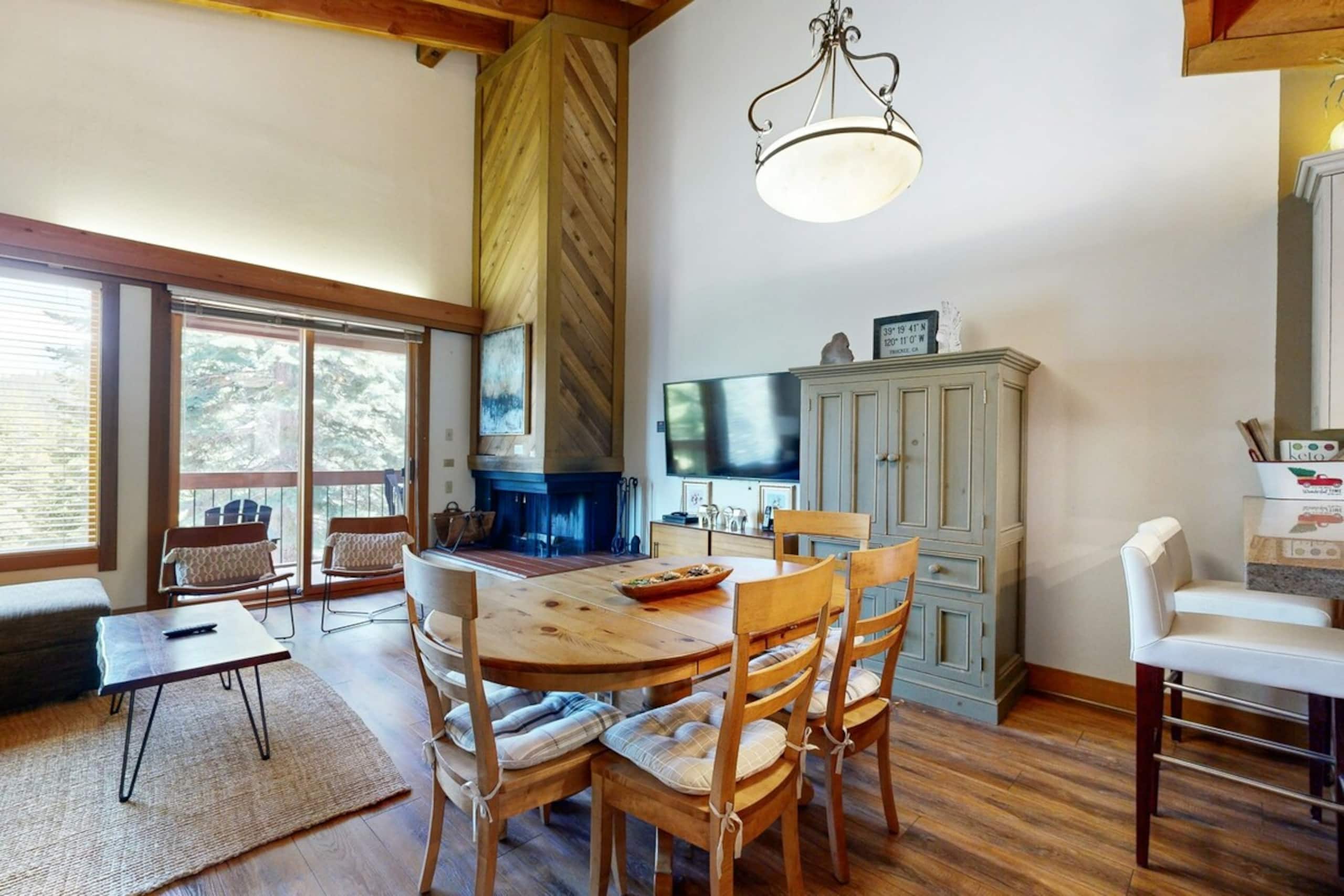 Sophisticated 2BR Mountainview, Balcony, Pool - Photo 5