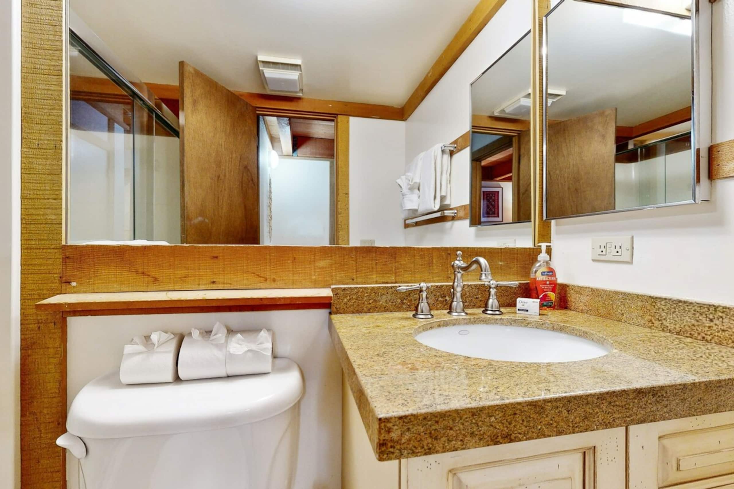 Sophisticated 2BR Mountainview, Balcony, Pool - Photo 9