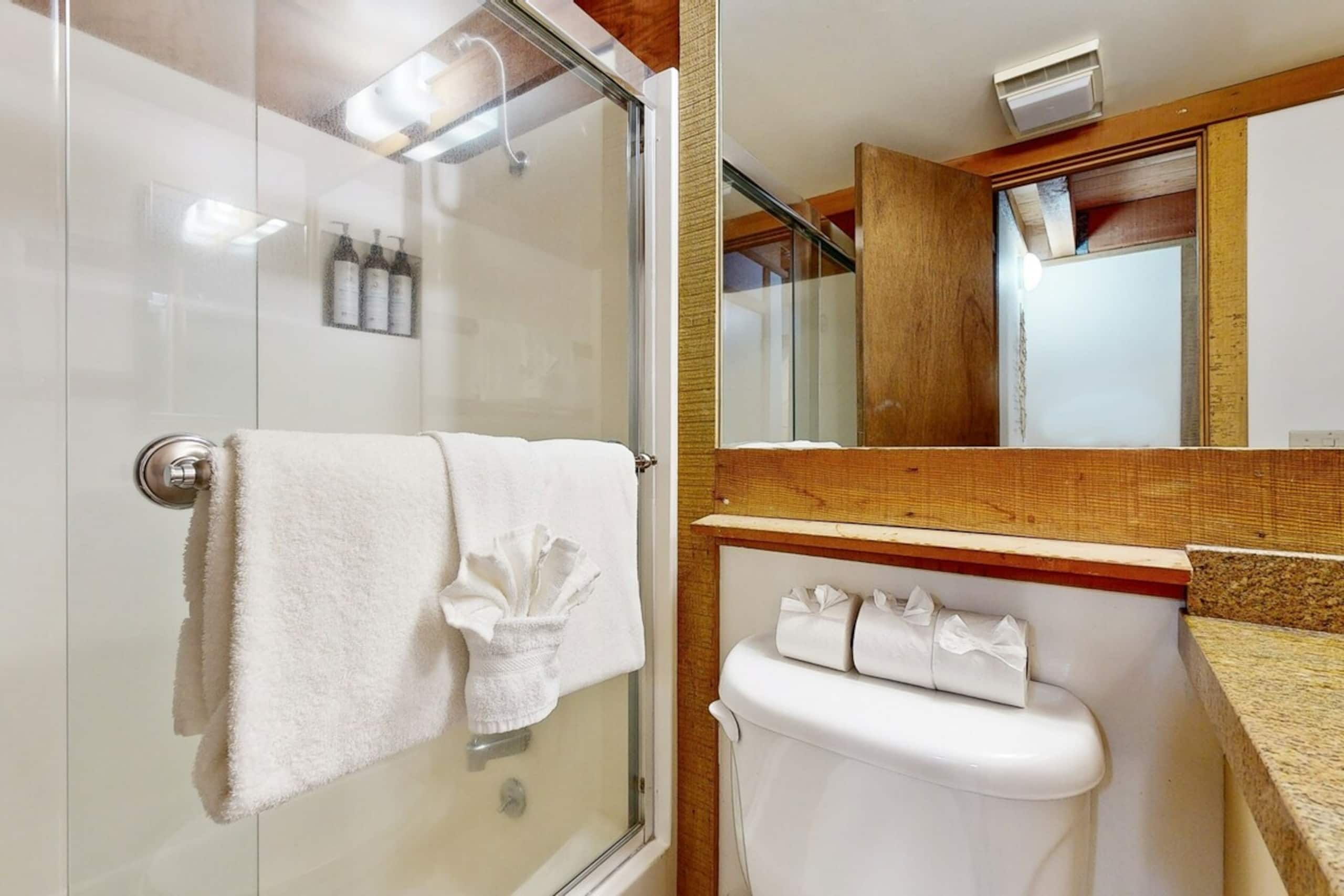 Sophisticated 2BR Mountainview, Balcony, Pool - Photo 10