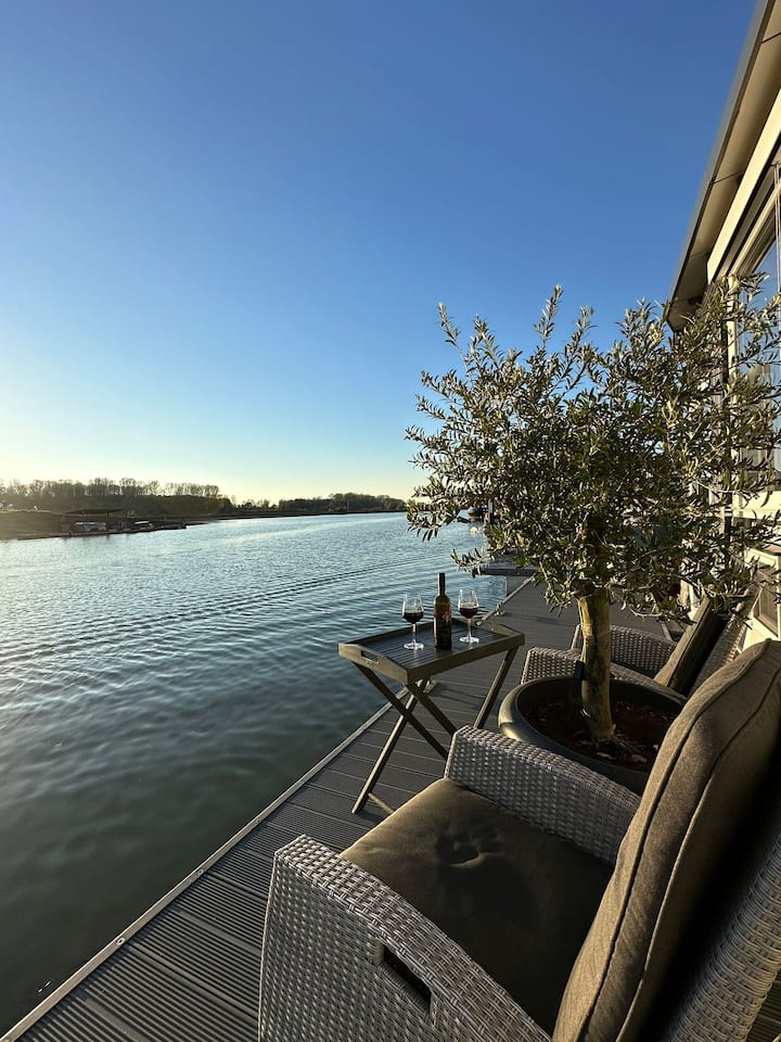 Hafen-residenz: Hausboot Mit Whirlpool - Colonia