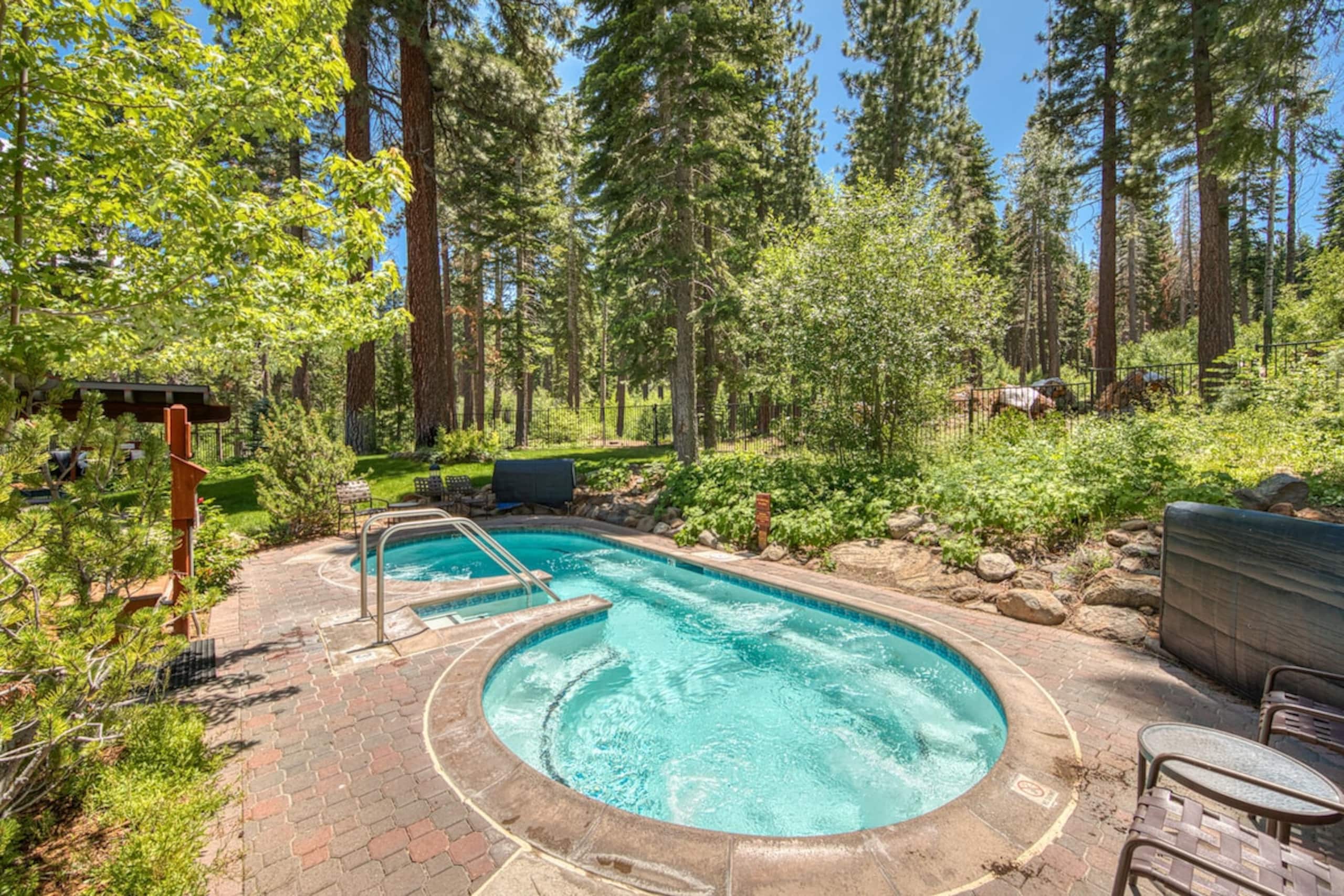 Sleeping Bear Lodge- 3BR Cabin- Sk Shuttle-Pets OK - Photo 37