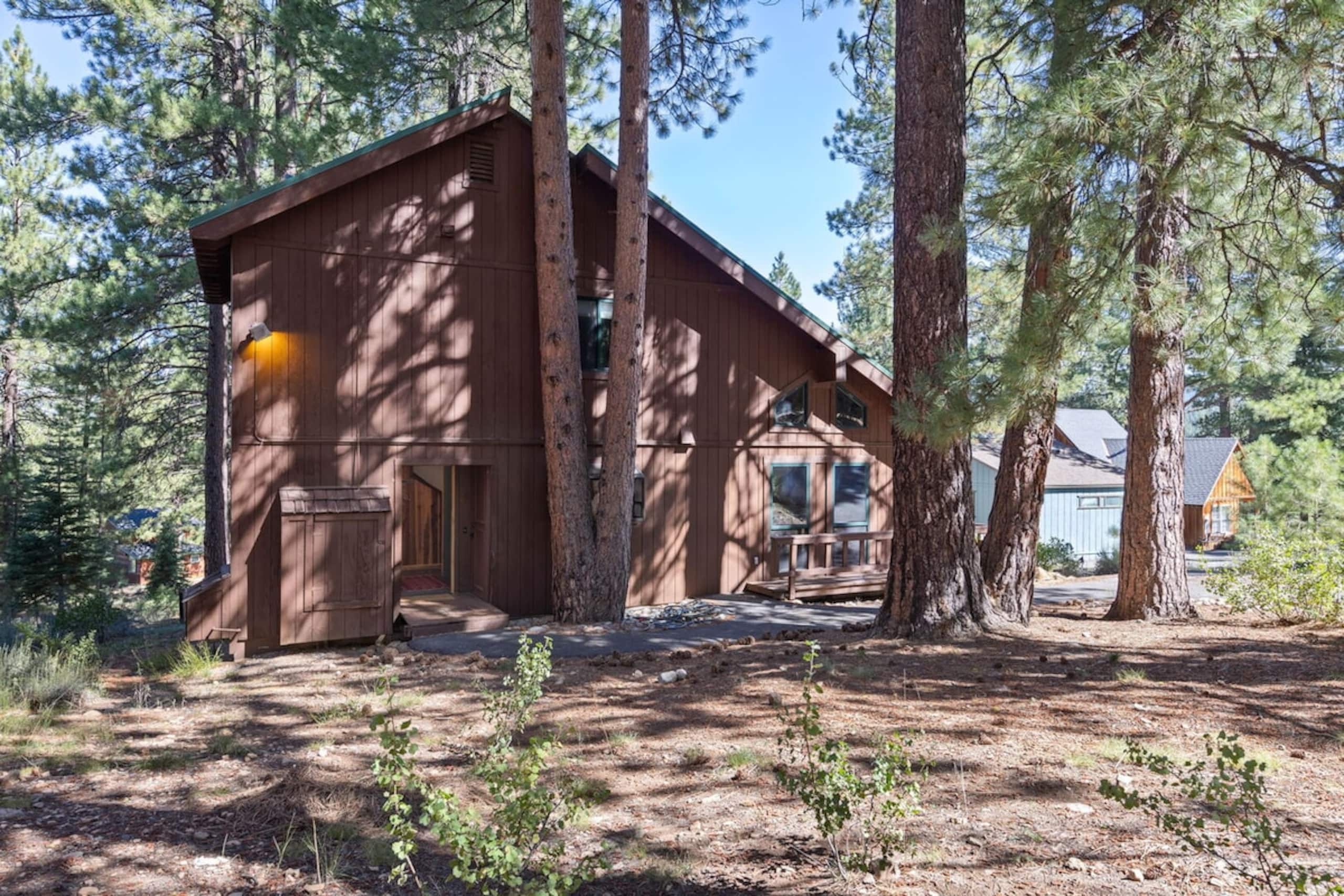 Sleeping Bear Lodge- 3BR Cabin- Sk Shuttle-Pets OK - Photo 24
