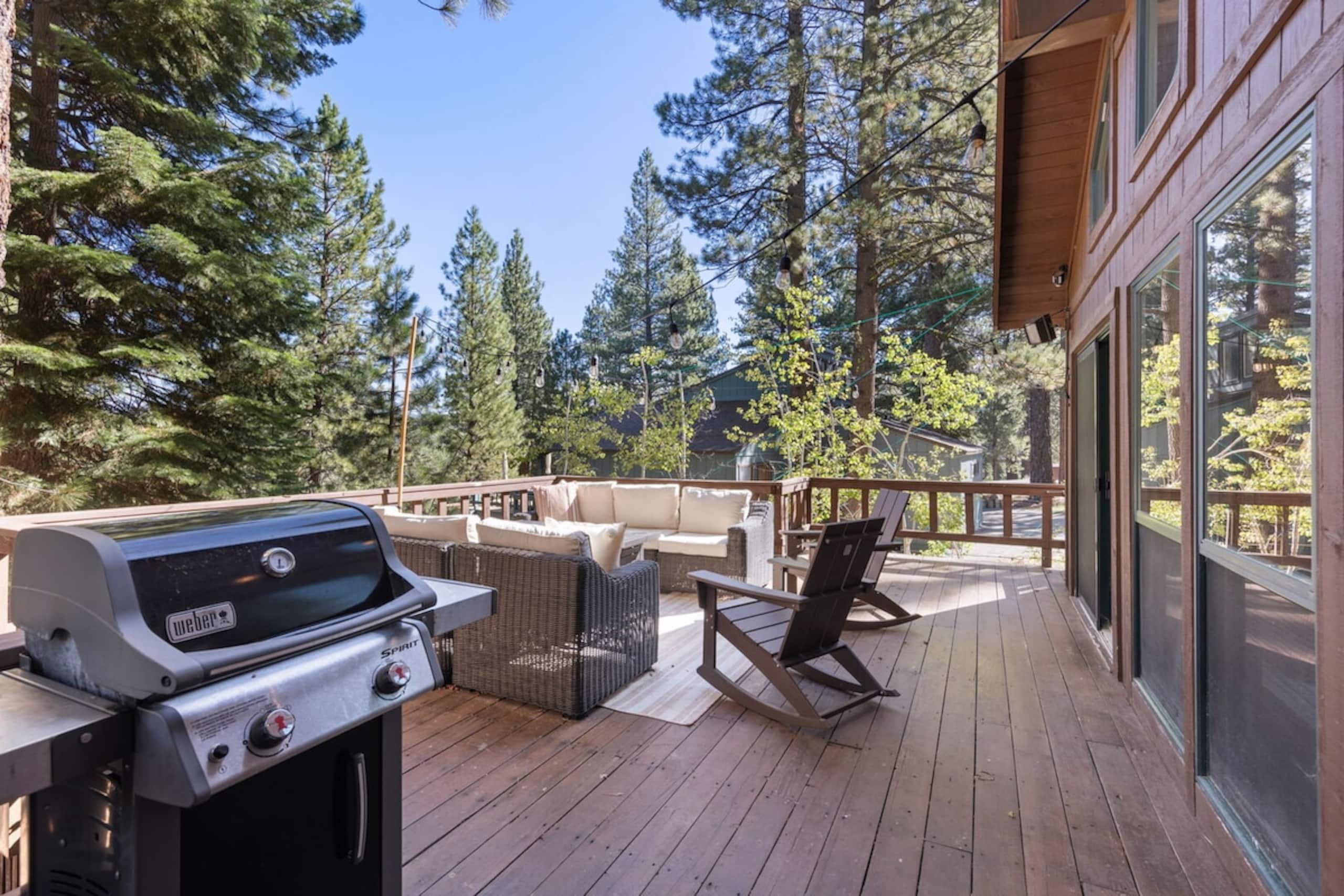 Sleeping Bear Lodge- 3BR Cabin- Sk Shuttle-Pets OK - Main photo