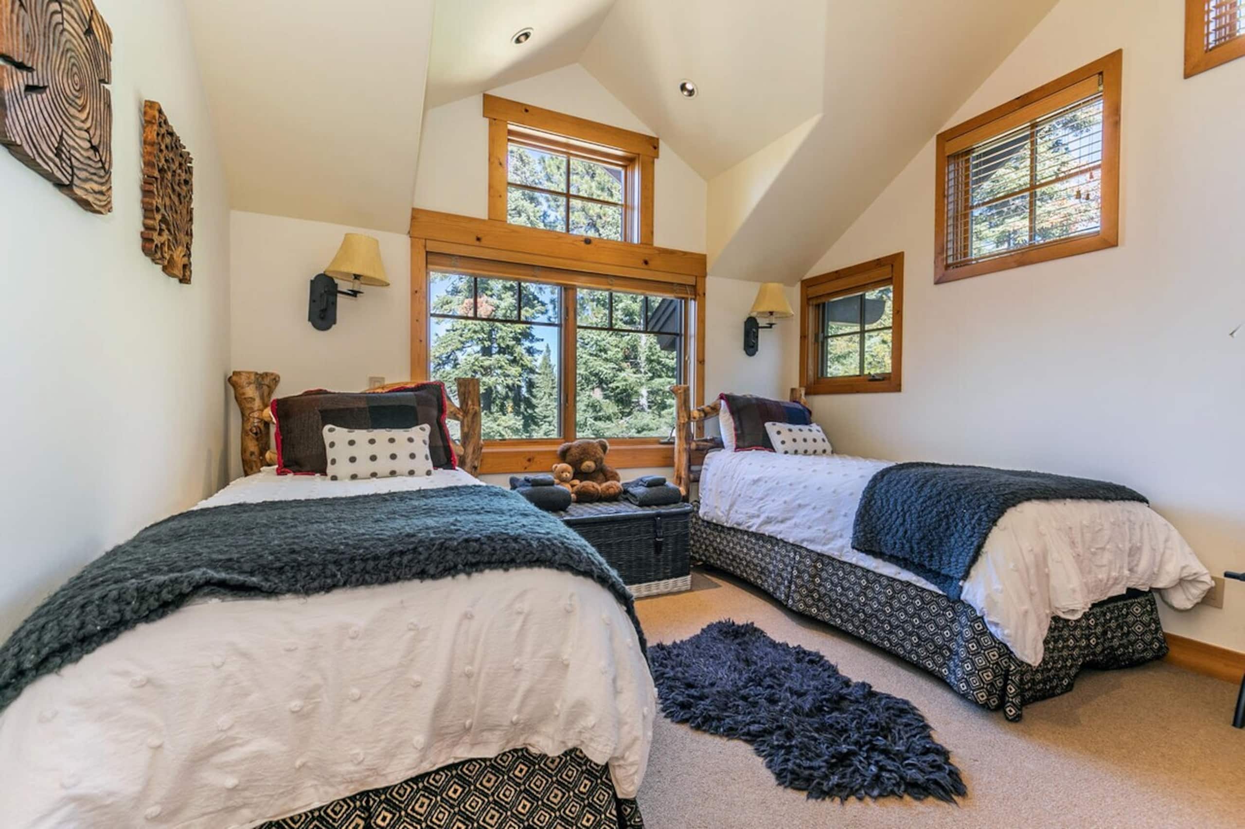 Luxury 5BR, Hot Tub, Private Ski Lift, Pool - Photo 32