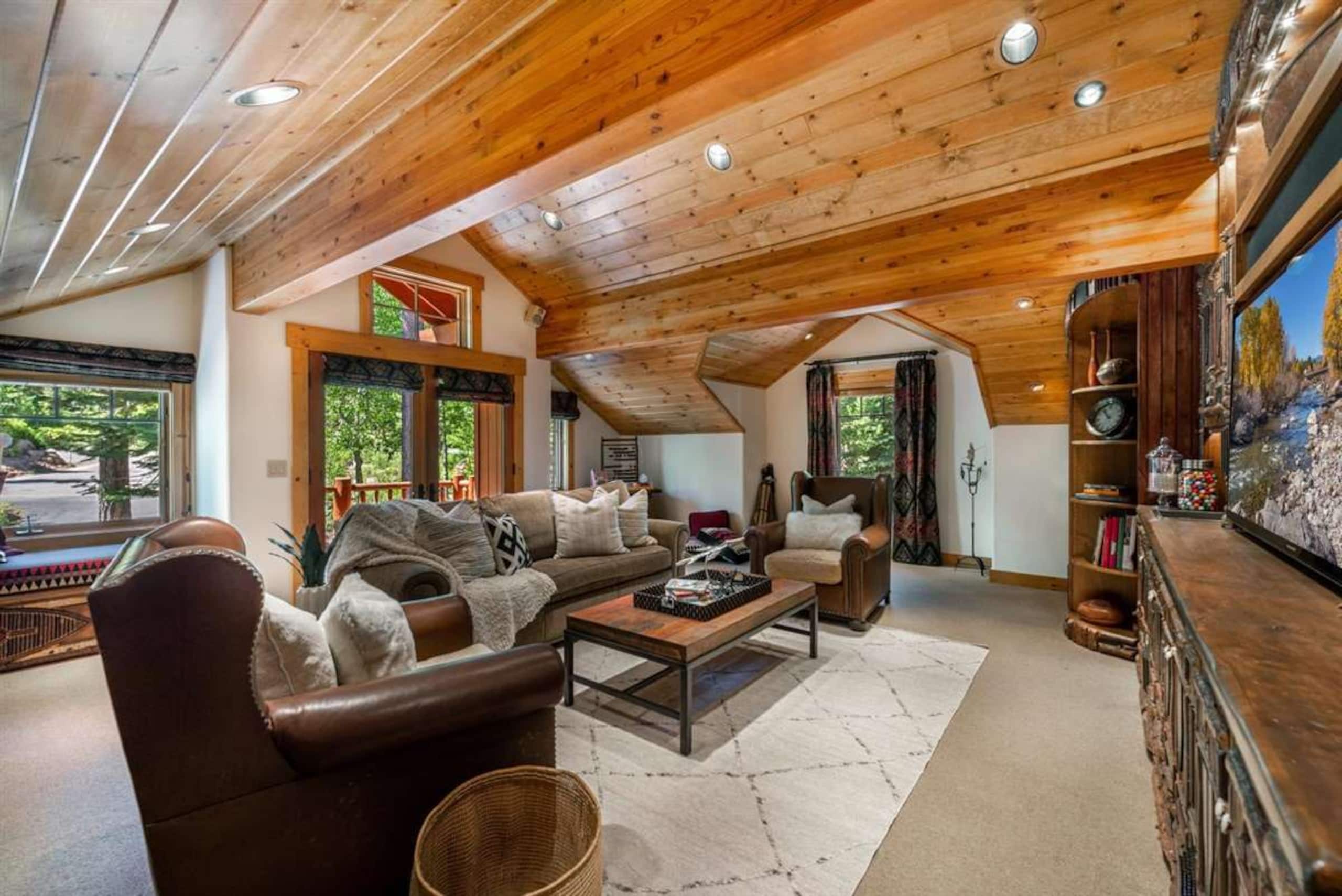 Luxury 5BR, Hot Tub, Private Ski Lift, Pool - Photo 18