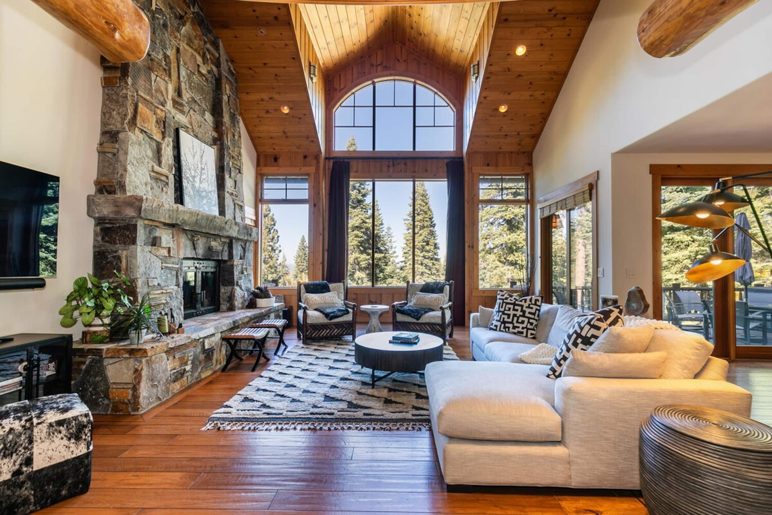 Luxury 5BR, Hot Tub, Private Ski Lift, Pool - Photo 5