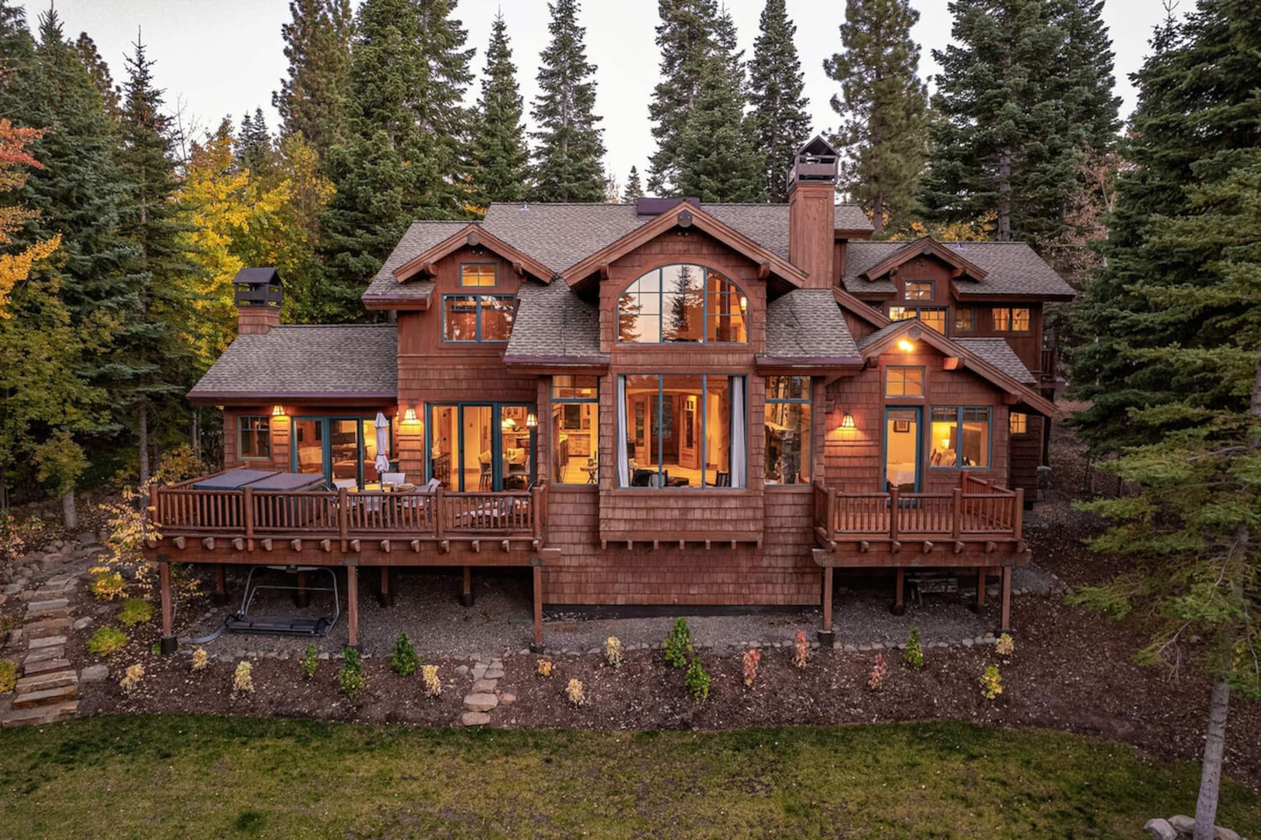 Luxury 5BR, Hot Tub, Private Ski Lift, Pool - Photo 1