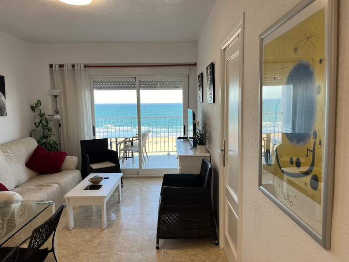 Frente Al Mar, Primera Línea De Playa, Con A/a - Gandia
