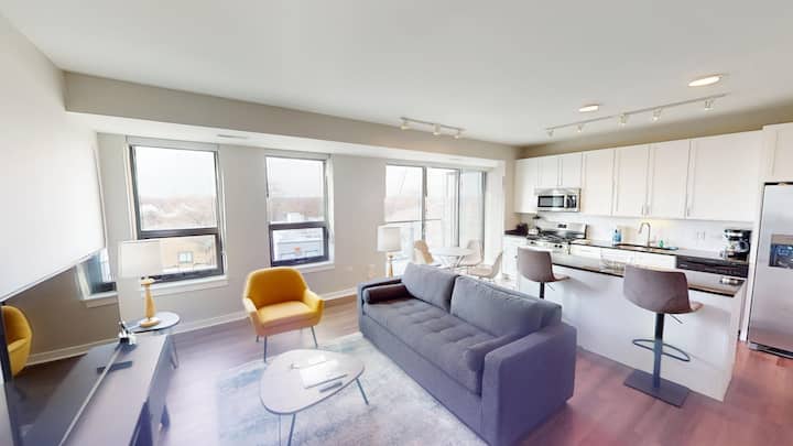 Evanston 2 Bedroom, 2 Bathroom With Parking - Wilmette, IL