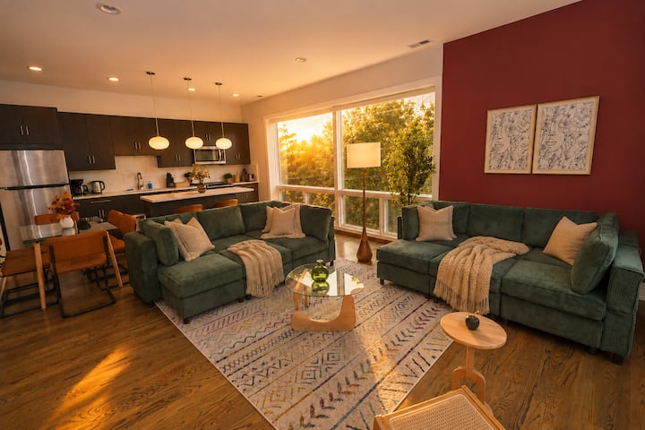 Little Italy 4br Retreat W/ Optional Parking - Chicago, IL