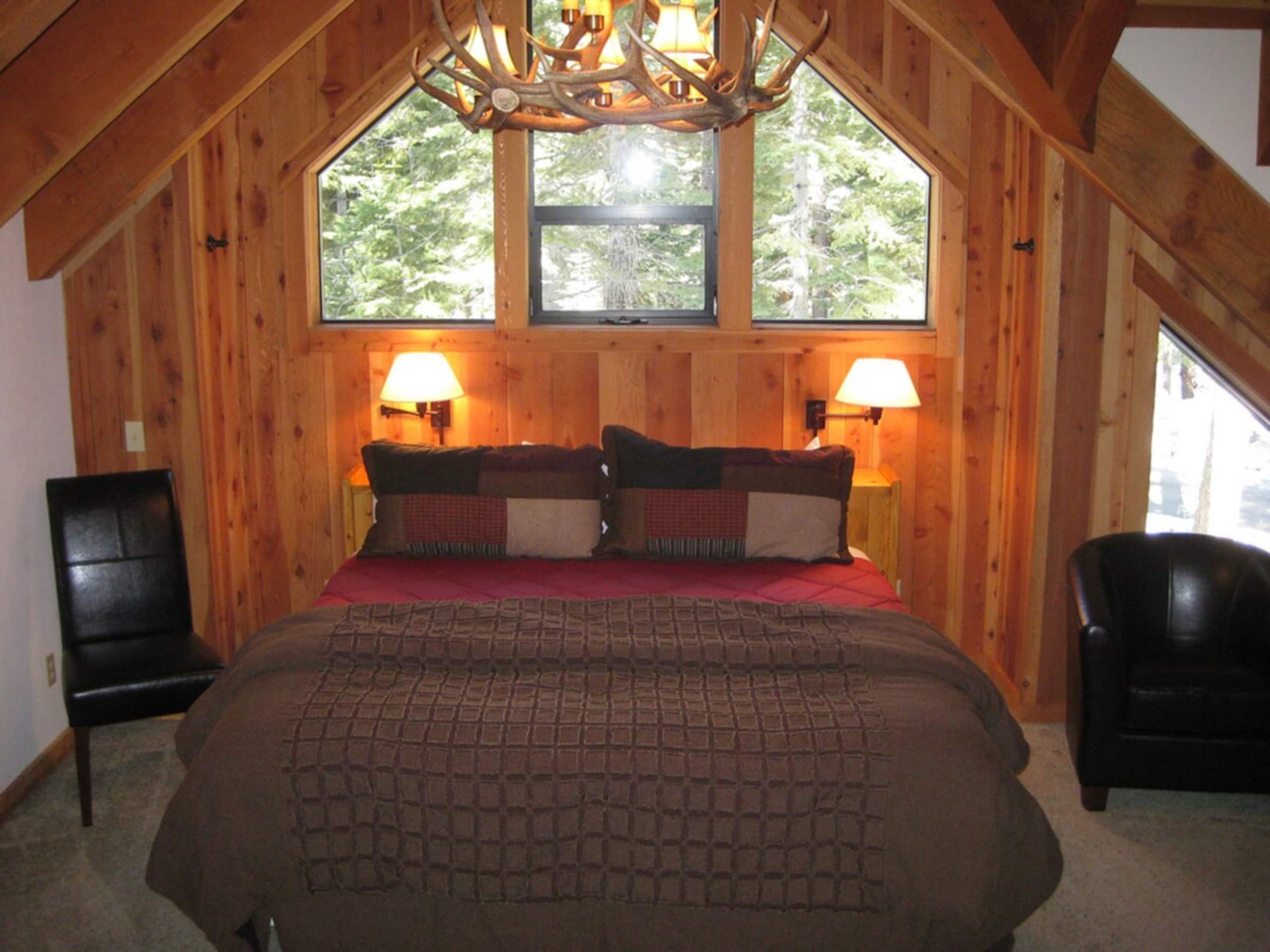 3BR Home, Forest Views, Fireplace, Pool & Shuttle - Photo 3