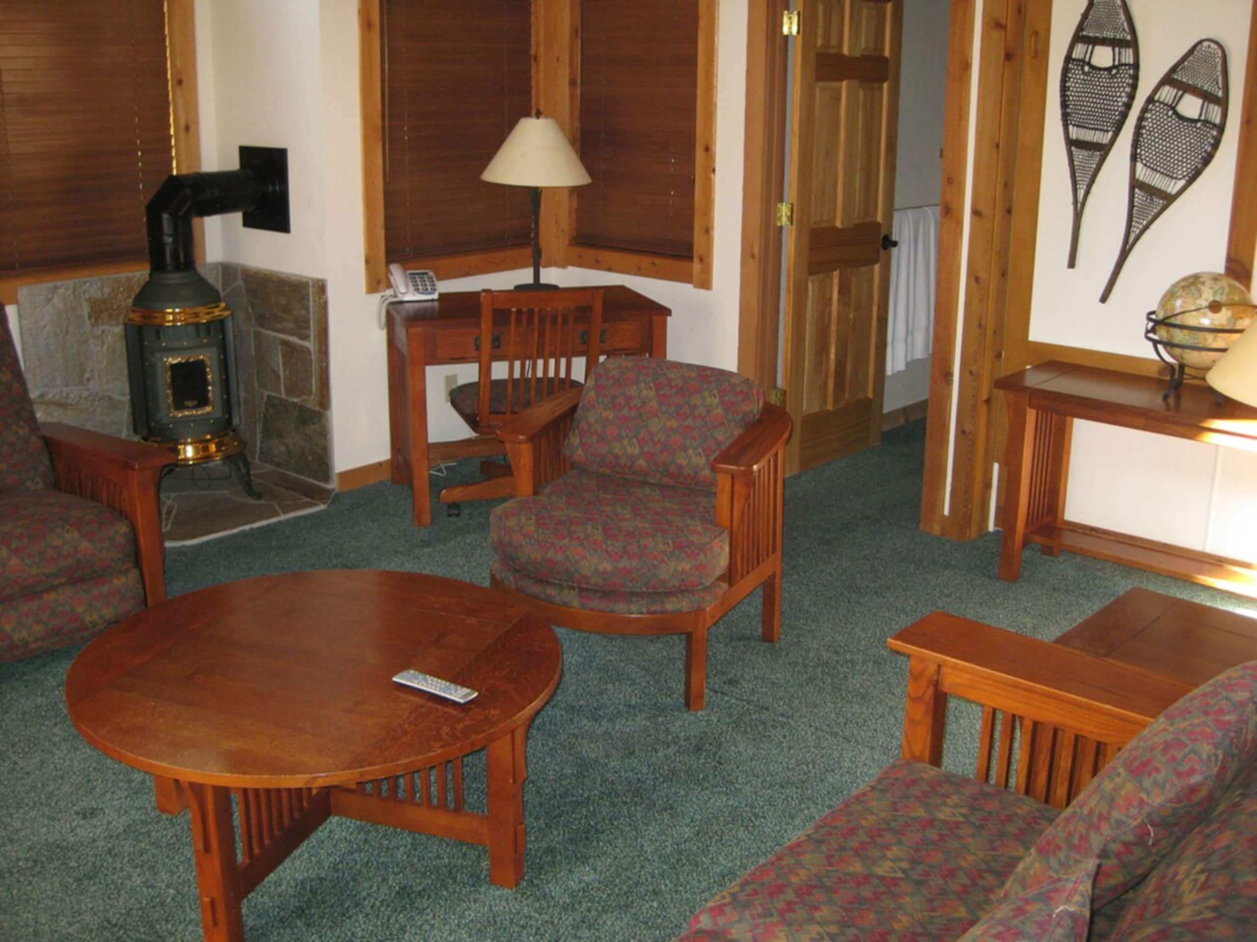 3BR Home, Forest Views, Fireplace, Pool & Shuttle - Photo 4