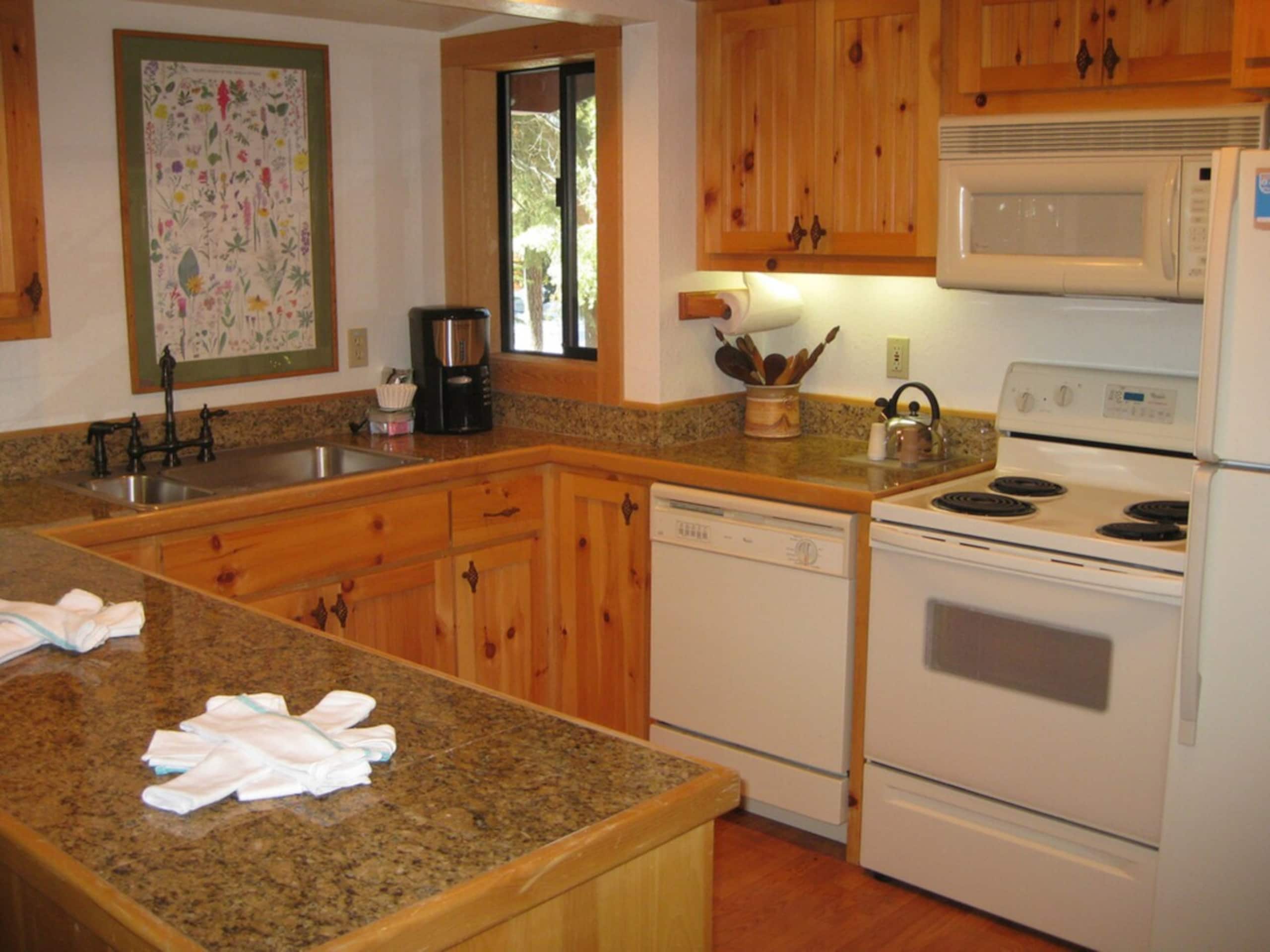 3BR Home, Forest Views, Fireplace, Pool & Shuttle - Photo 5