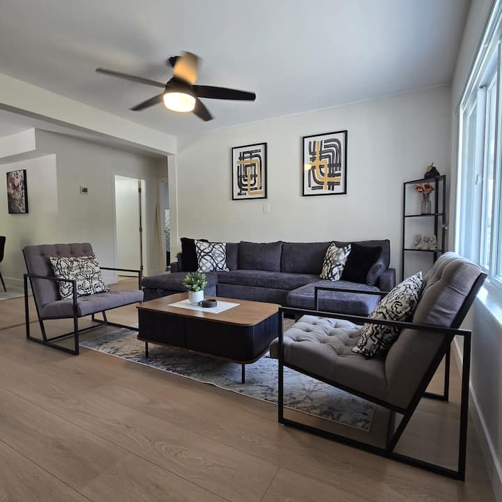 Spacious 2br House With Patio - Burnaby