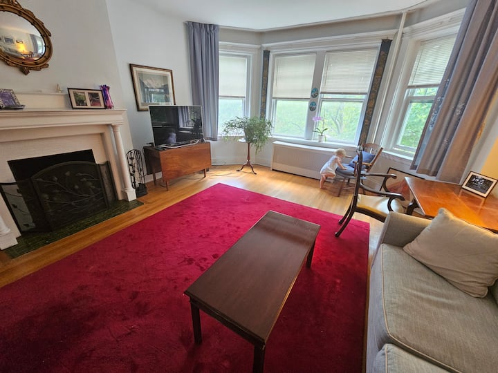 Sunny 2-bedroom In Historic Brookline Building - Newton, MA