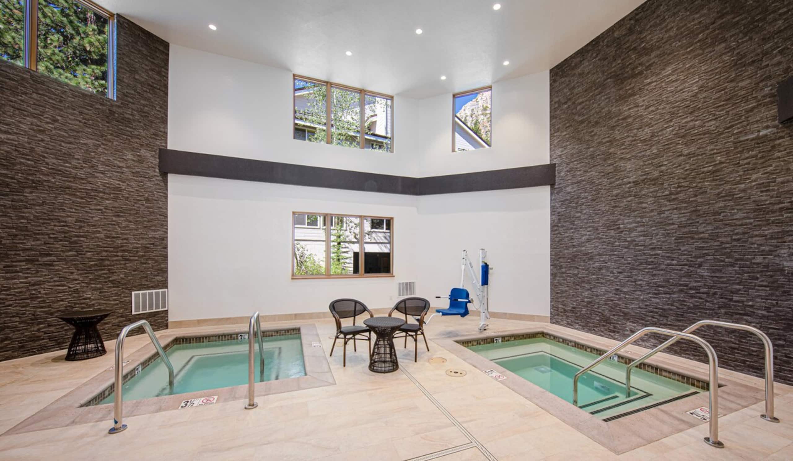 Luxe Top Floor 1BD - A/C, Pool & Kitchen - Photo 20