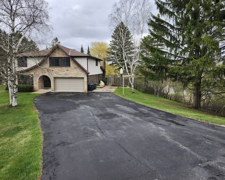 Luxury Lake House Escape | Pool, Patio & Gardens - Bolton