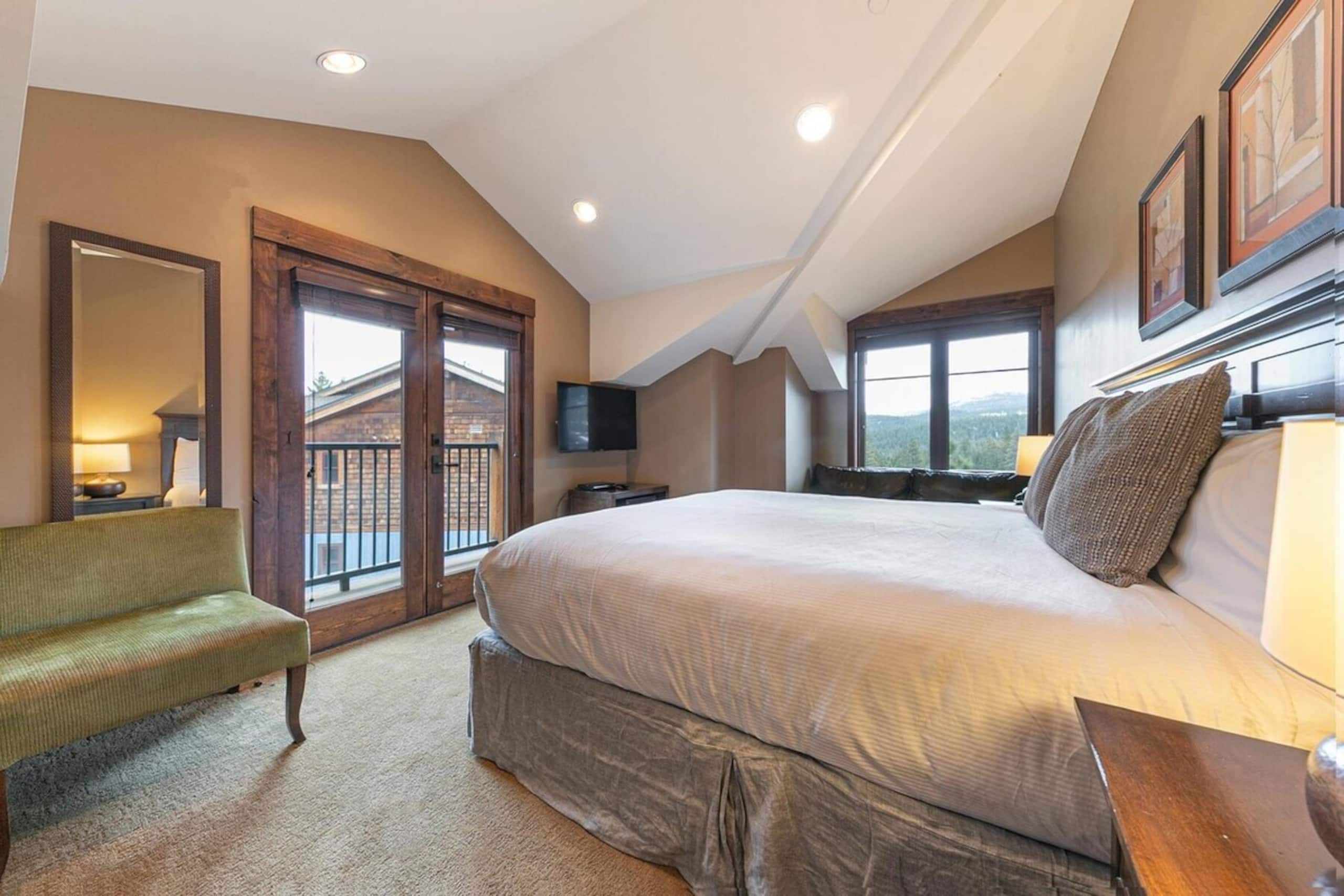 Lux 3BR Northstar S-In/Out Condo - Photo 11