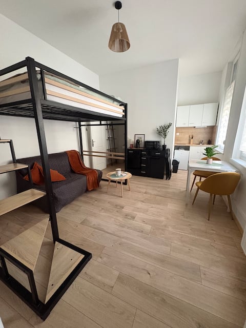Popular Airbnb listing: Studio near the station and city center in Cambrai