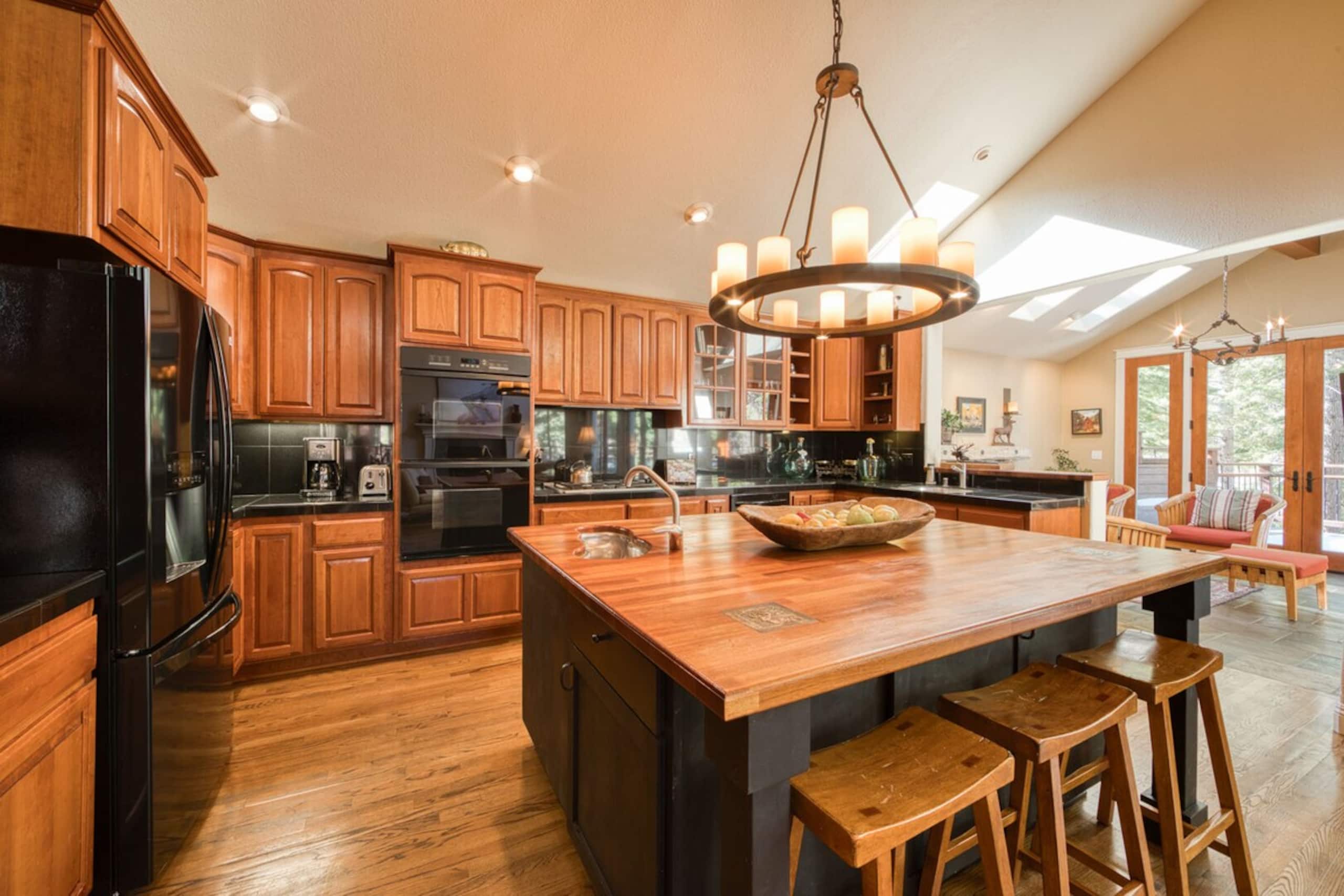 Big Springs Luxury in Northstar - 6BR, Ski Shuttle - Photo 10