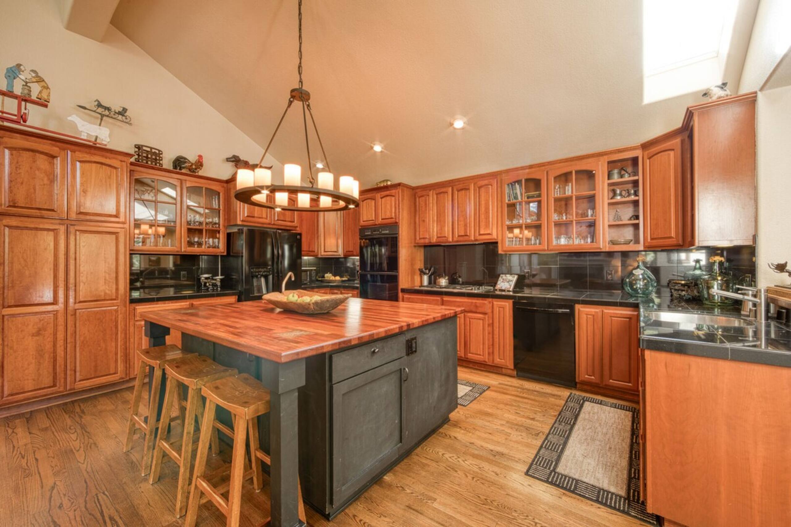 Big Springs Luxury in Northstar - 6BR, Ski Shuttle - Photo 9