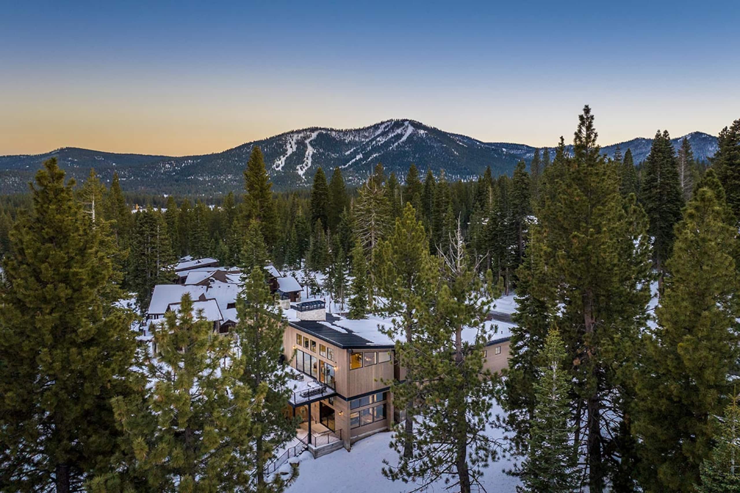 Tahoe Lux Retreat, 4 Kings, View, BBQ + FirePit - Photo 2