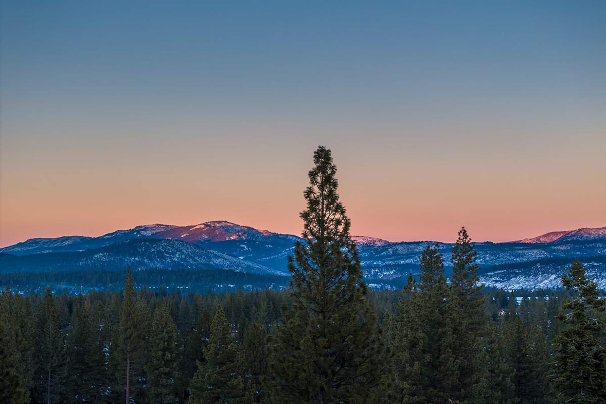 Tahoe Lux Retreat, 4 Kings, View, BBQ + FirePit - Photo 4