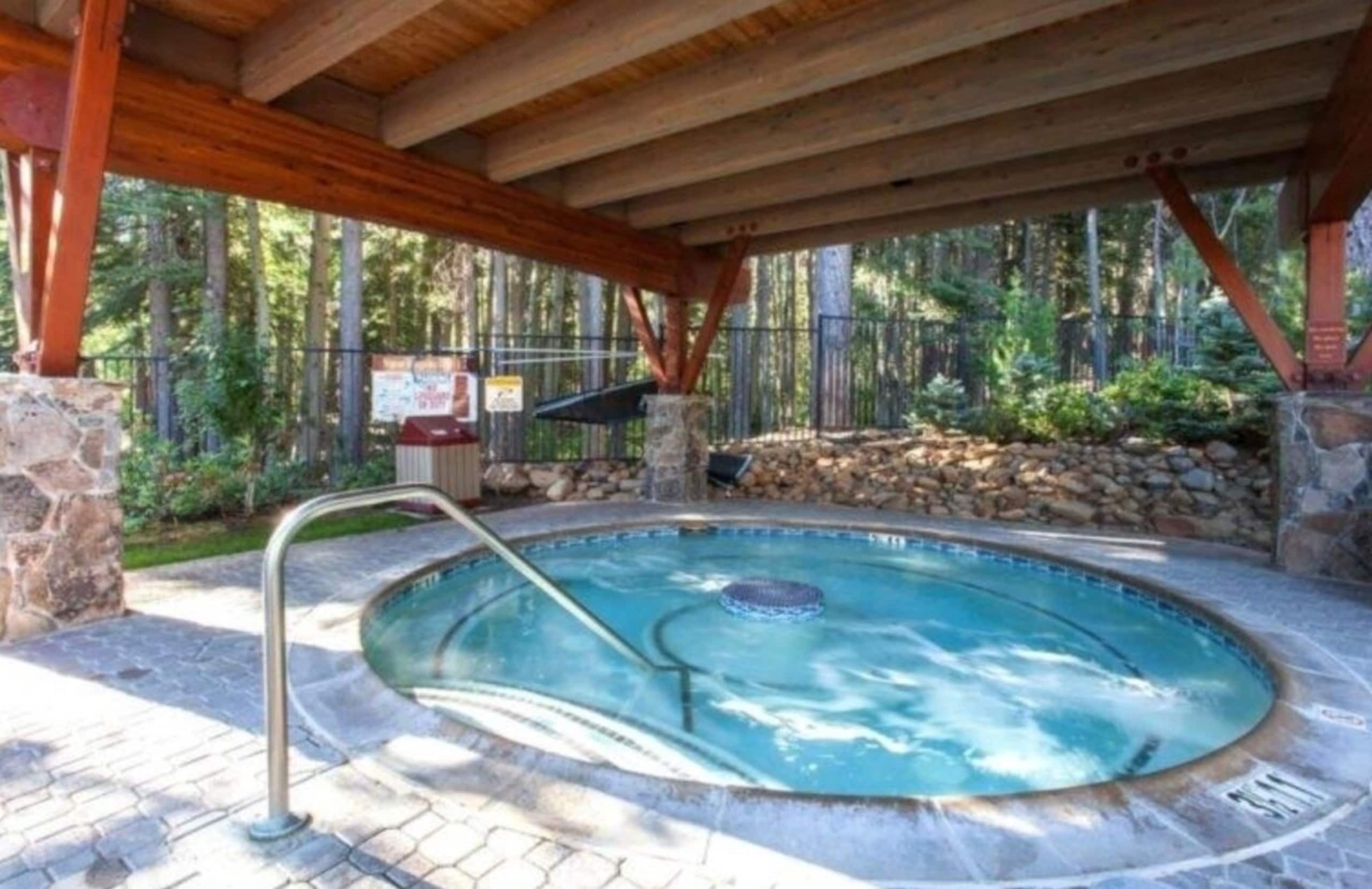 Cozy condo short walk to village, dog friendly - Photo 21